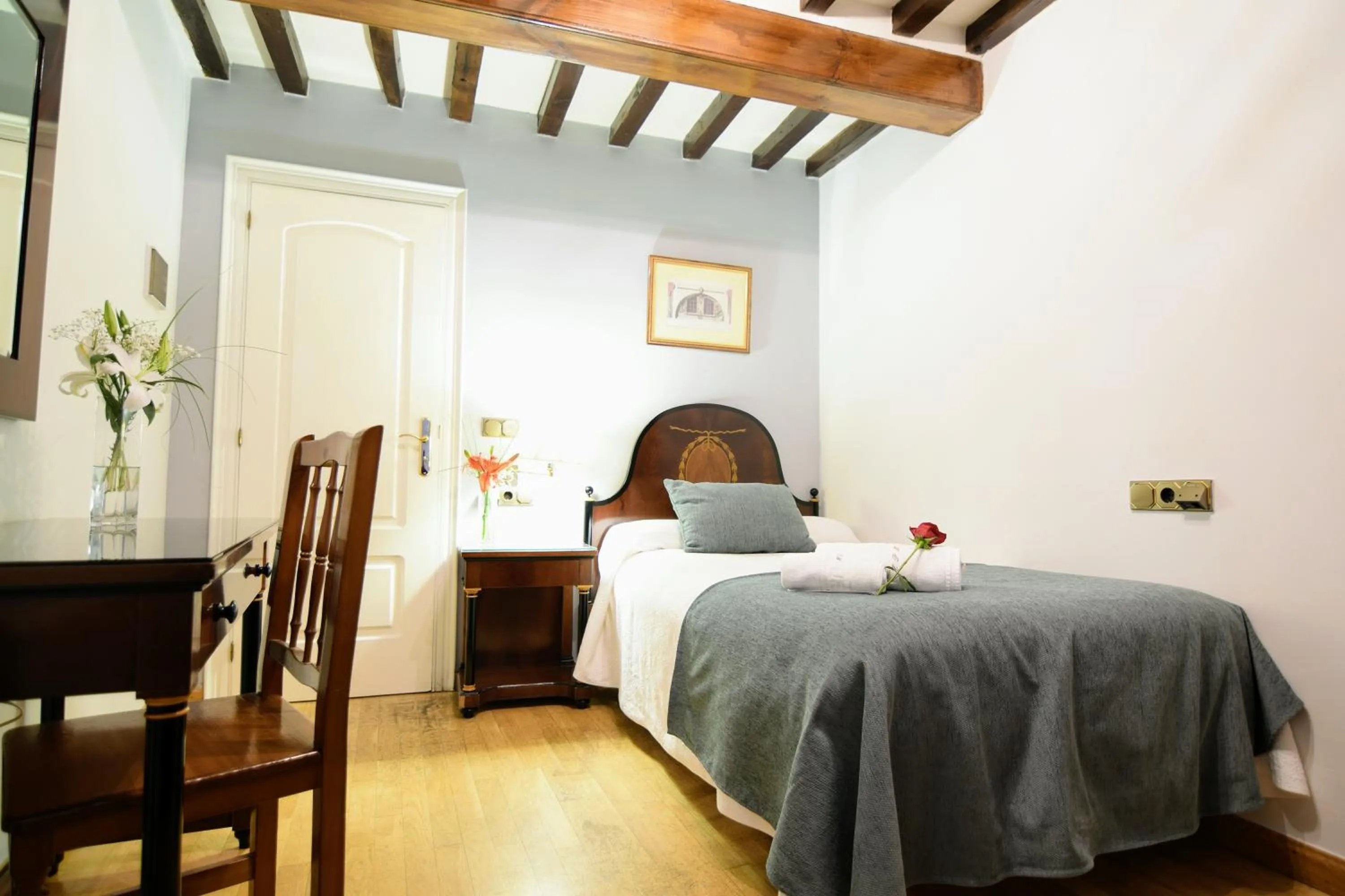 Photo of the whole room, Bed in Hospedium Plaza Mayor Salamanca