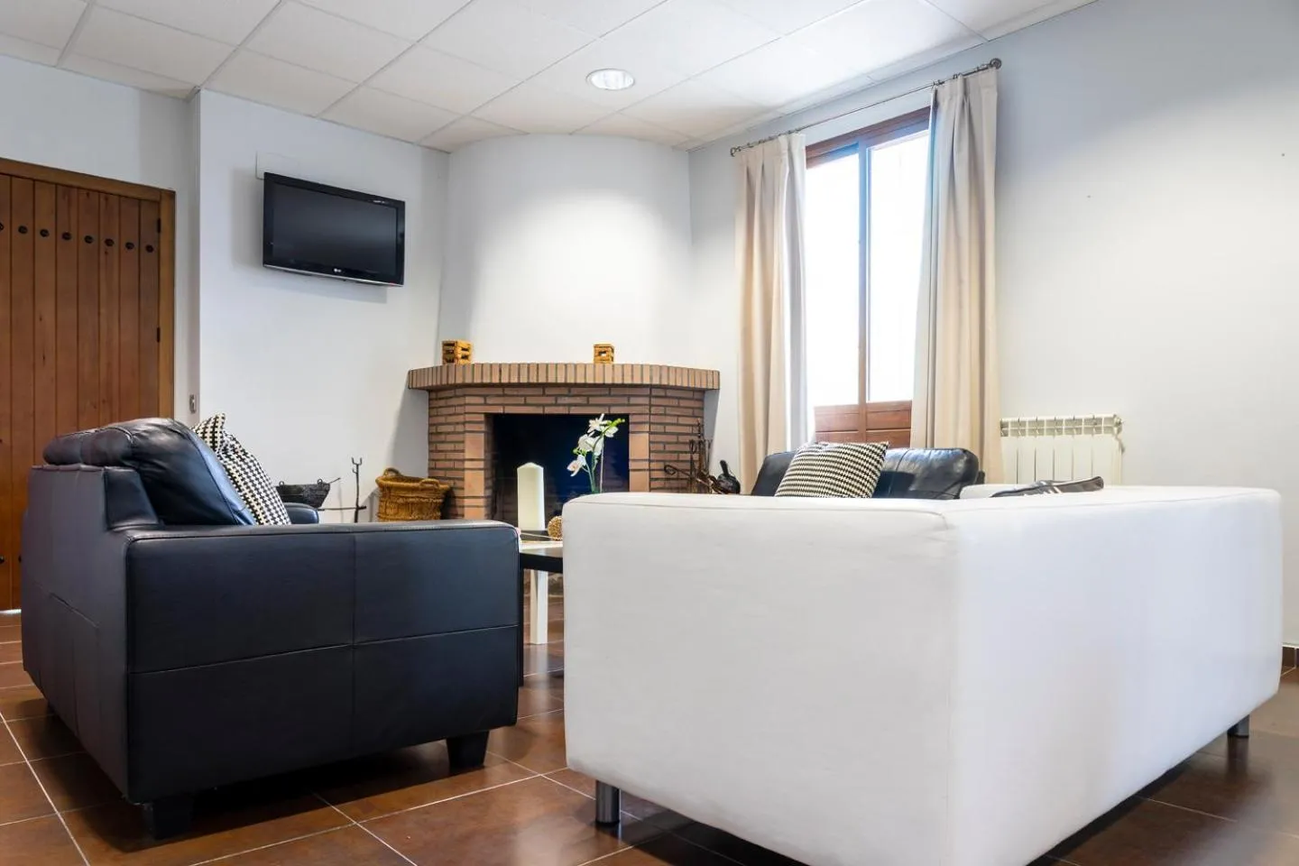 TV and multimedia in Hotel Rural Arroyo la Plata by Bossh Hotels