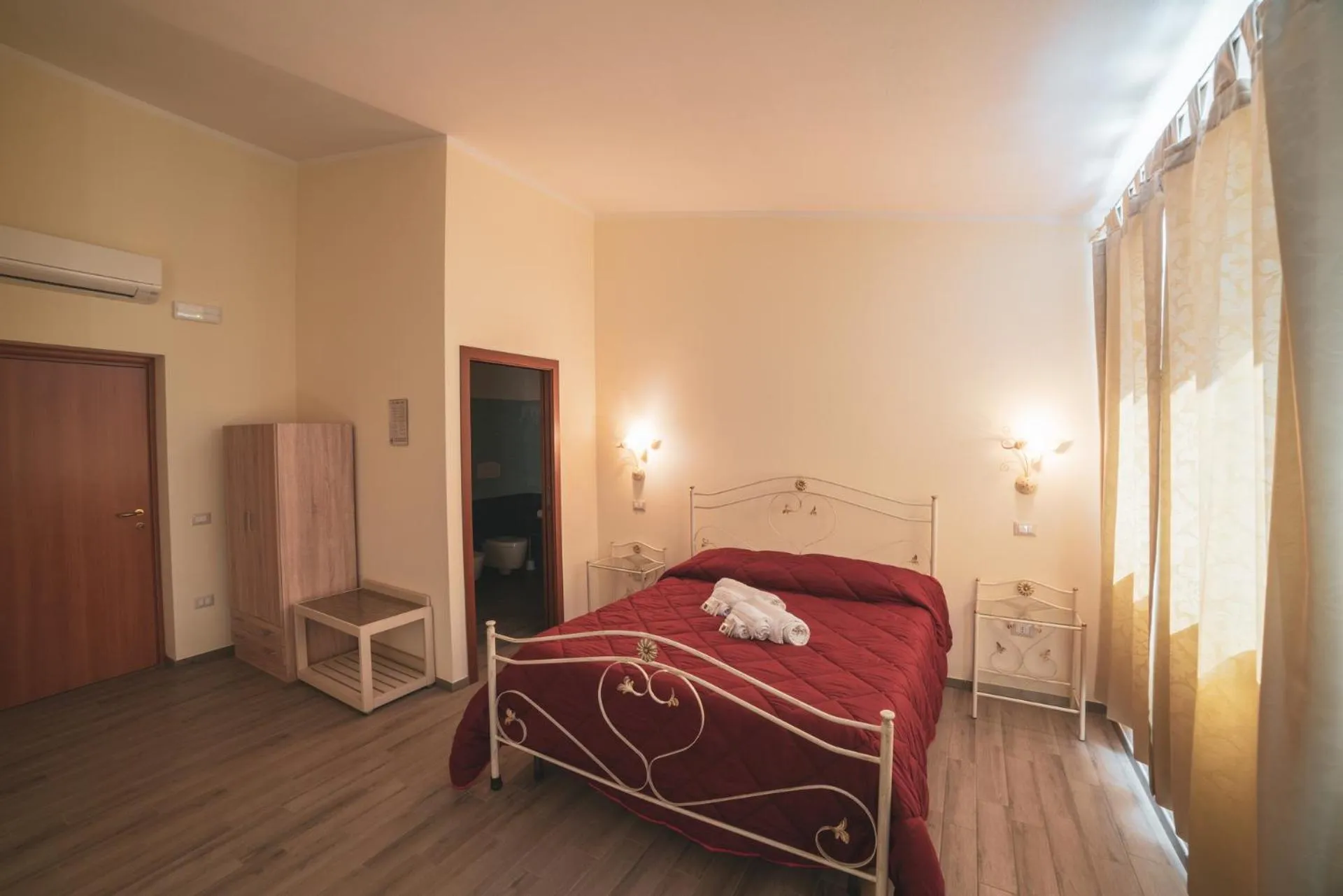 Bed in Villa Alberta Hotel