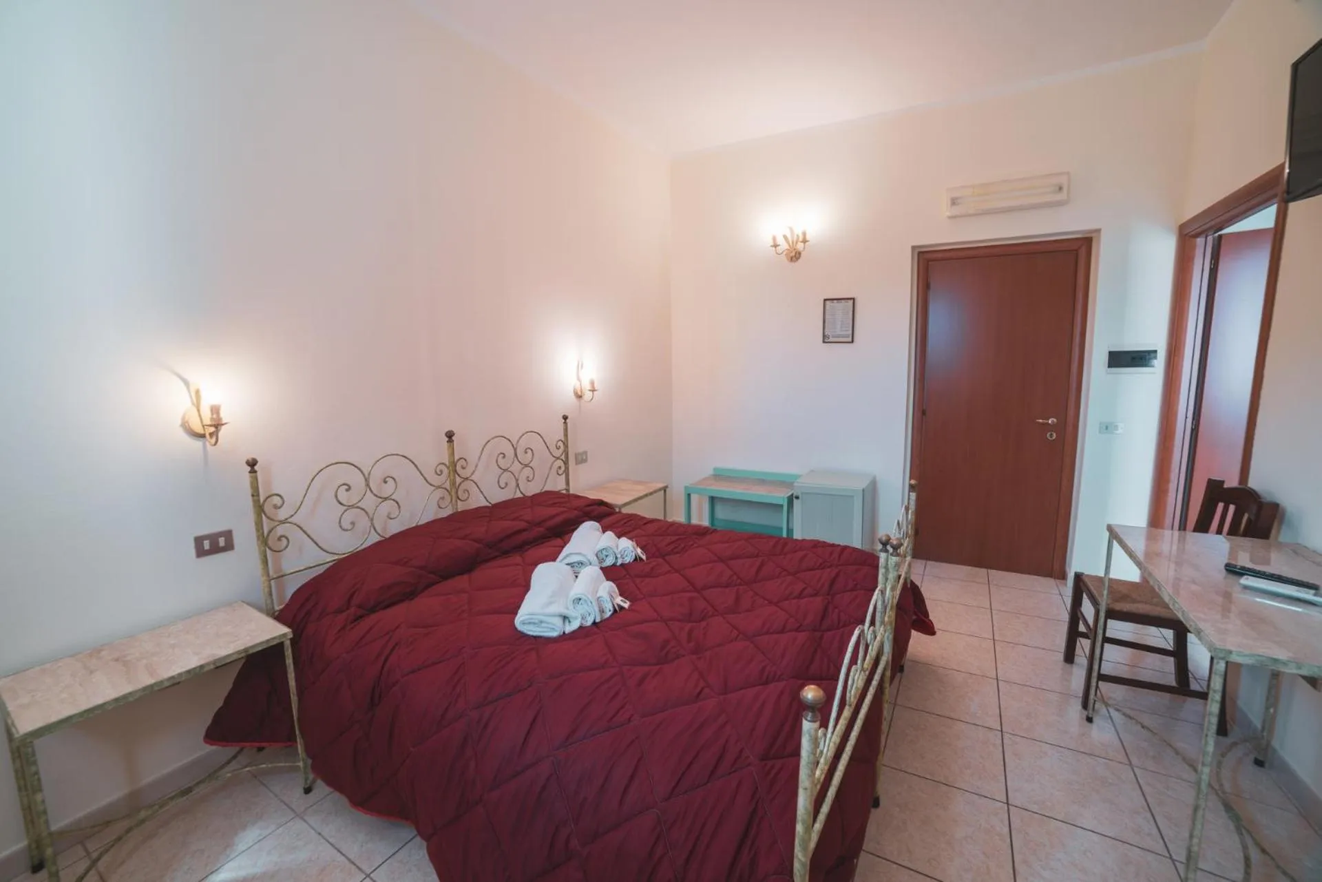 Bed in Villa Alberta Hotel