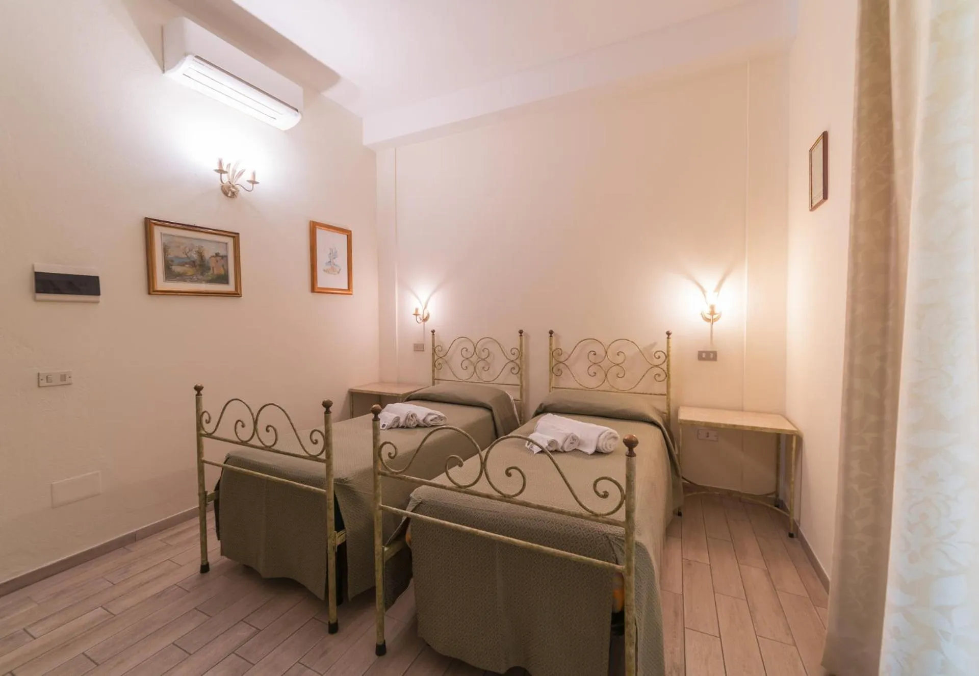 Bed in Villa Alberta Hotel