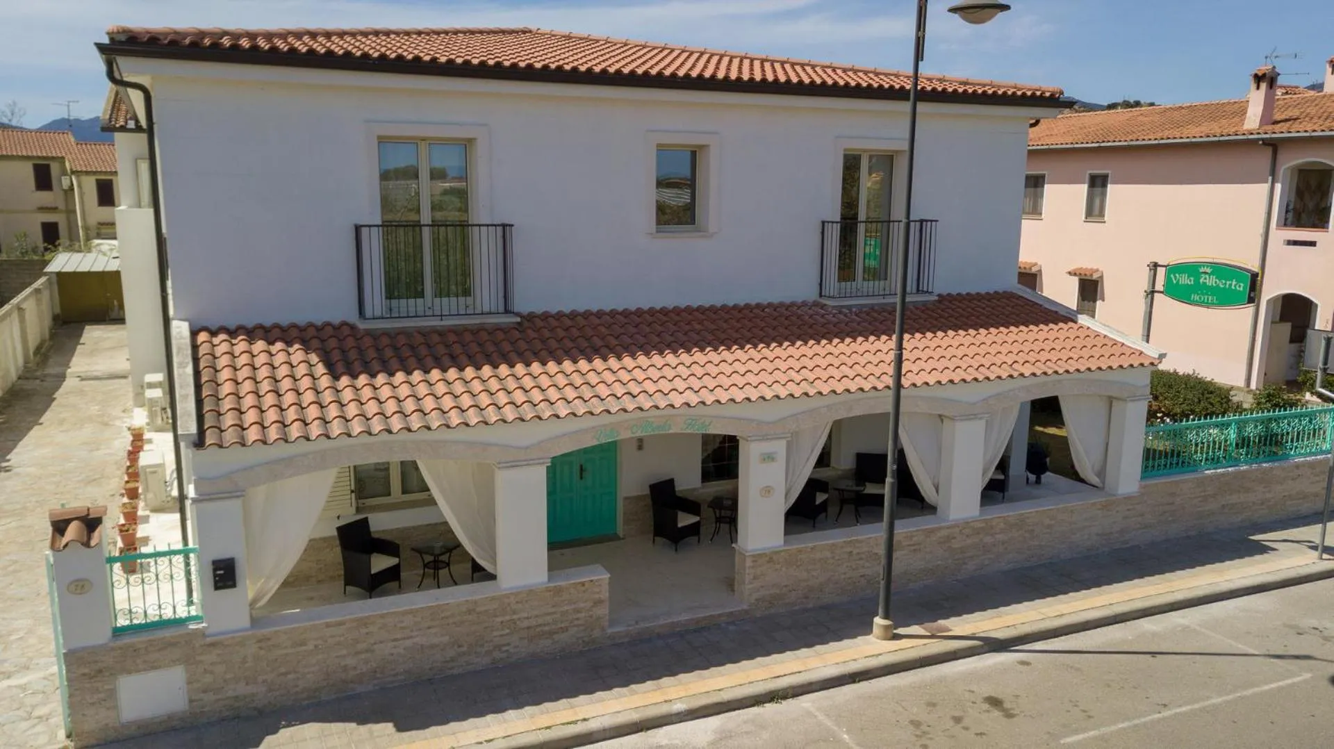 Facade/entrance in Villa Alberta Hotel