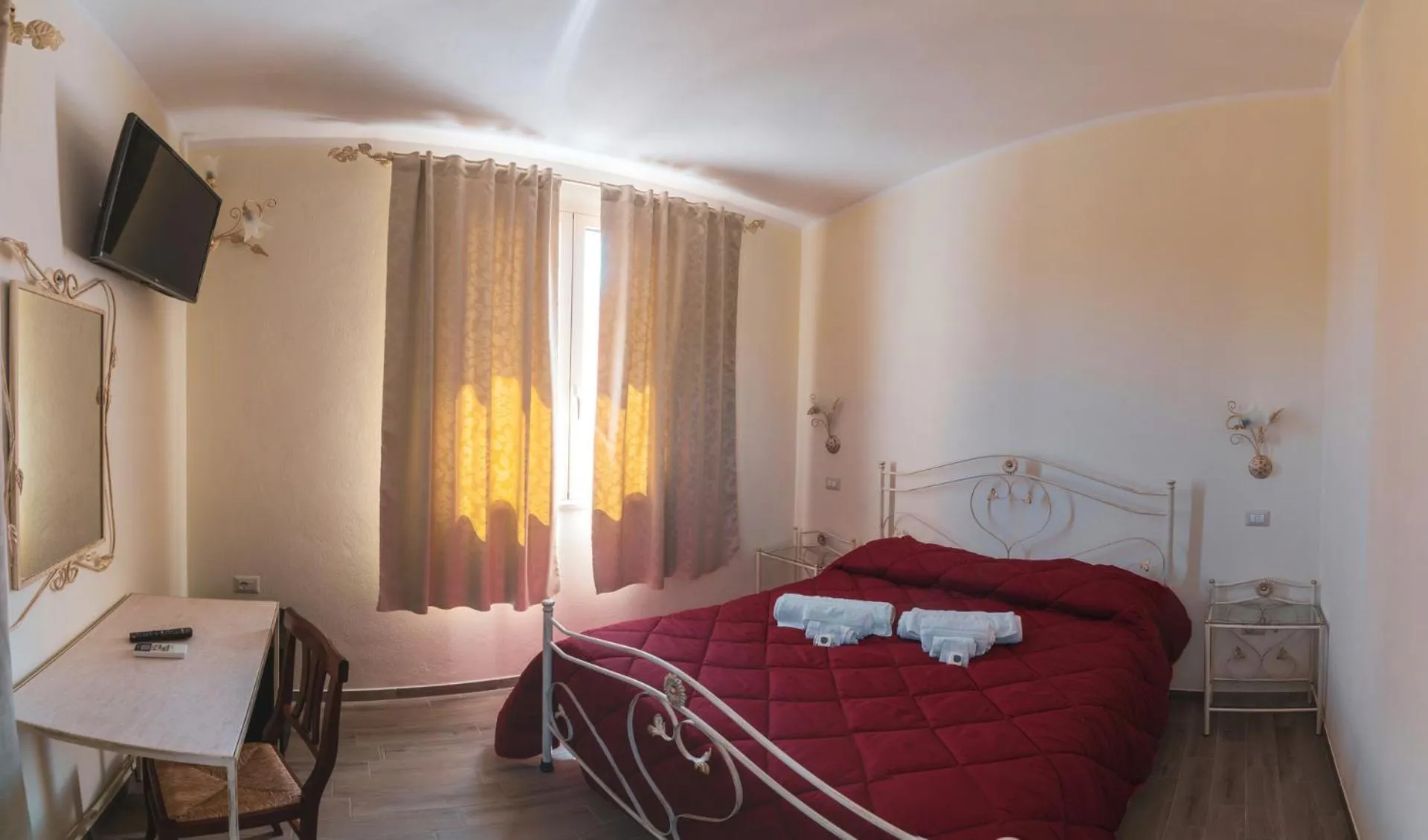 Bed in Villa Alberta Hotel