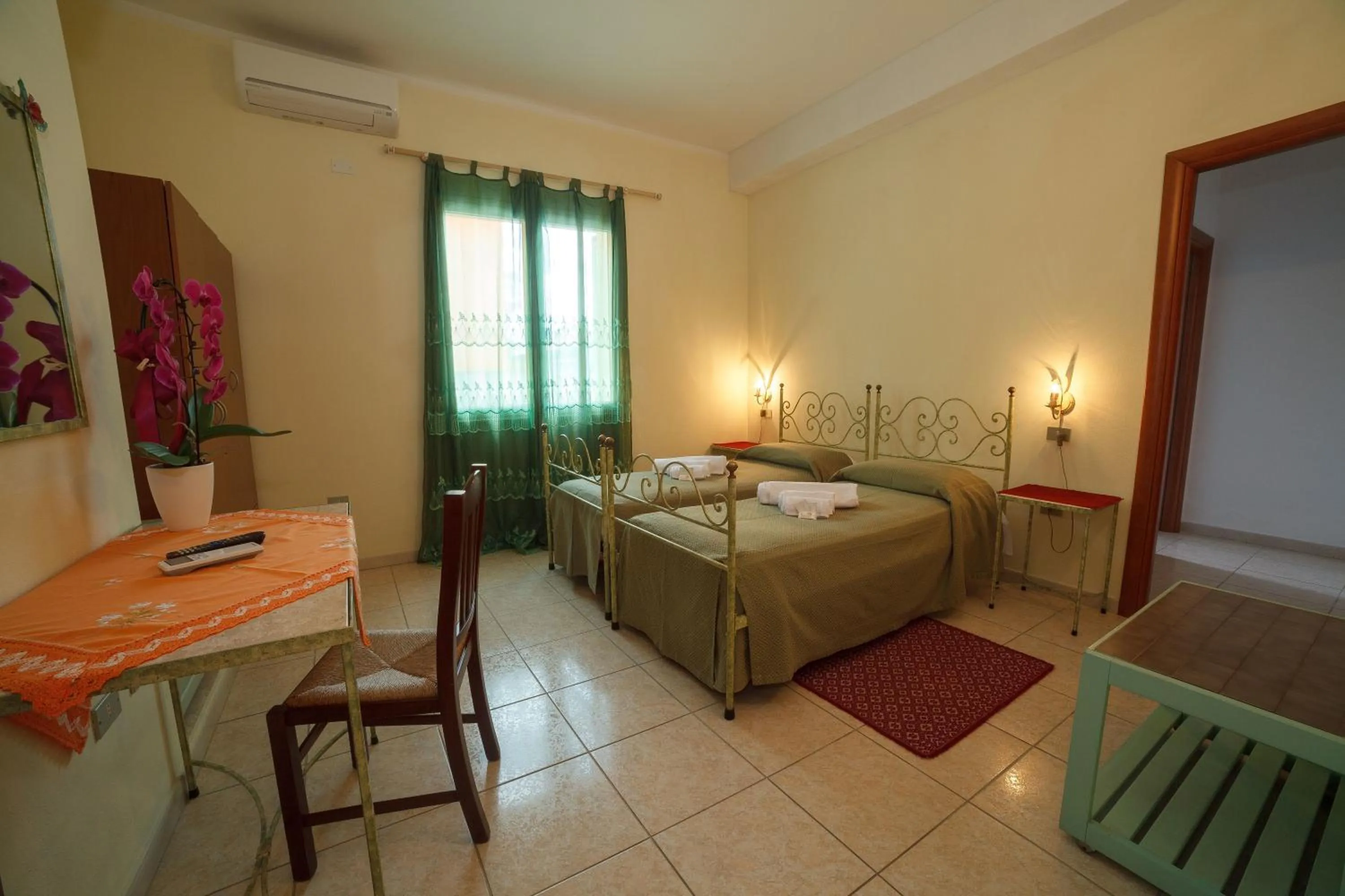 Photo of the whole room, Bed in Villa Alberta Hotel