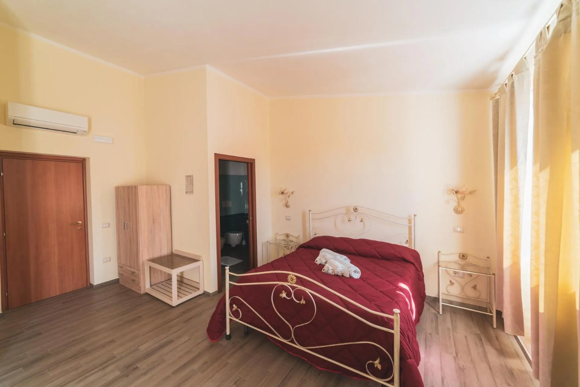 Bed in Villa Alberta Hotel