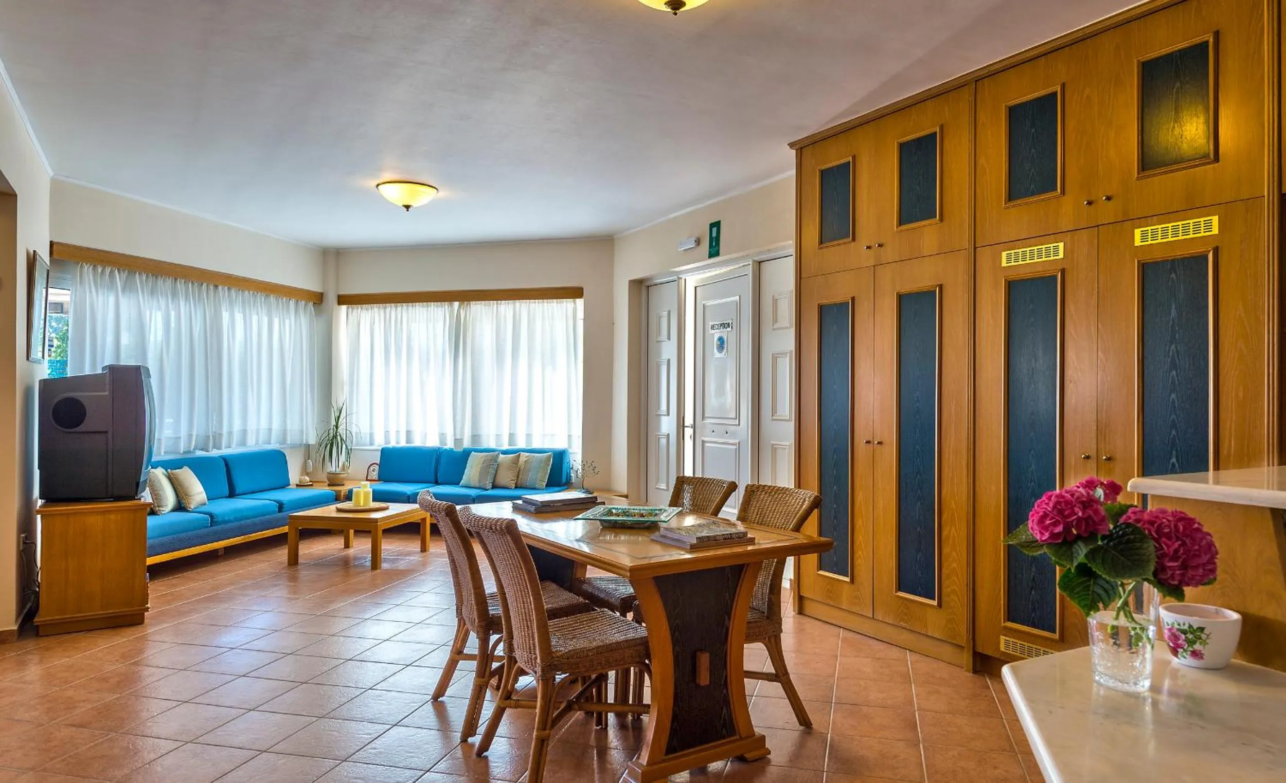 Lounge or bar in Veronica Hotel