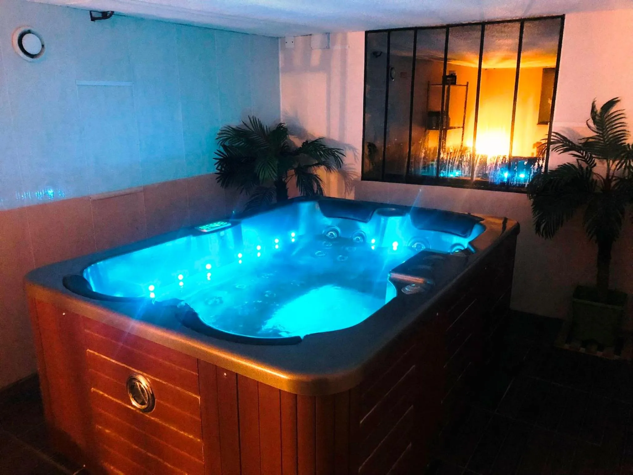Hot Tub in Chambres d'Hôte Dijon Clair de Lune Adults Only