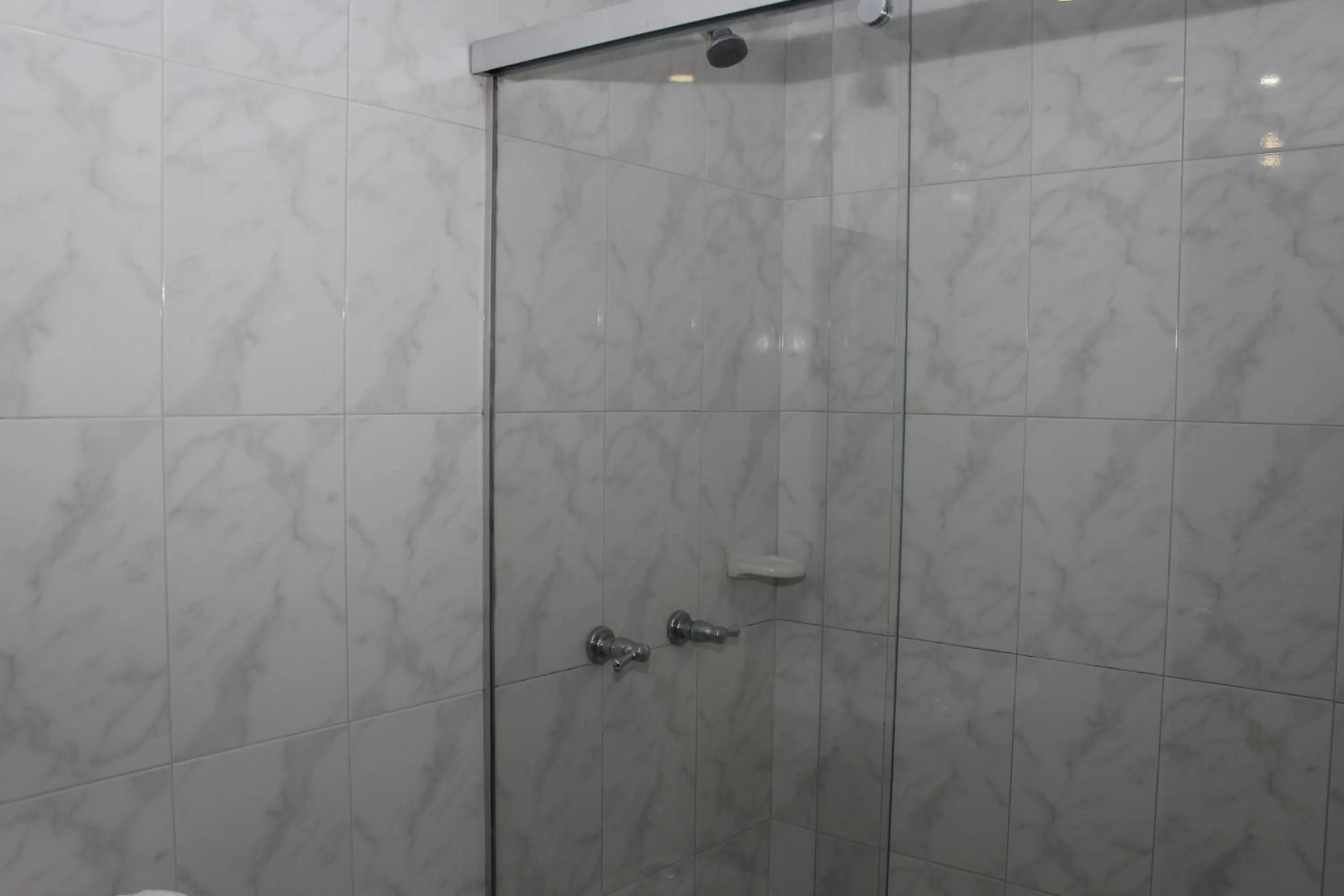 Shower in Hotel Dorado Plaza Bogota