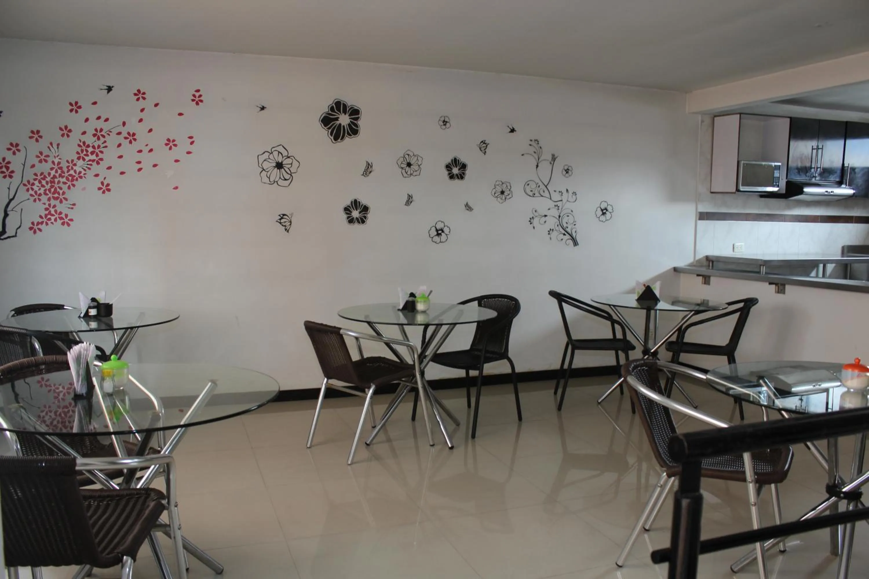 Dining area in Hotel Dorado Plaza Bogota