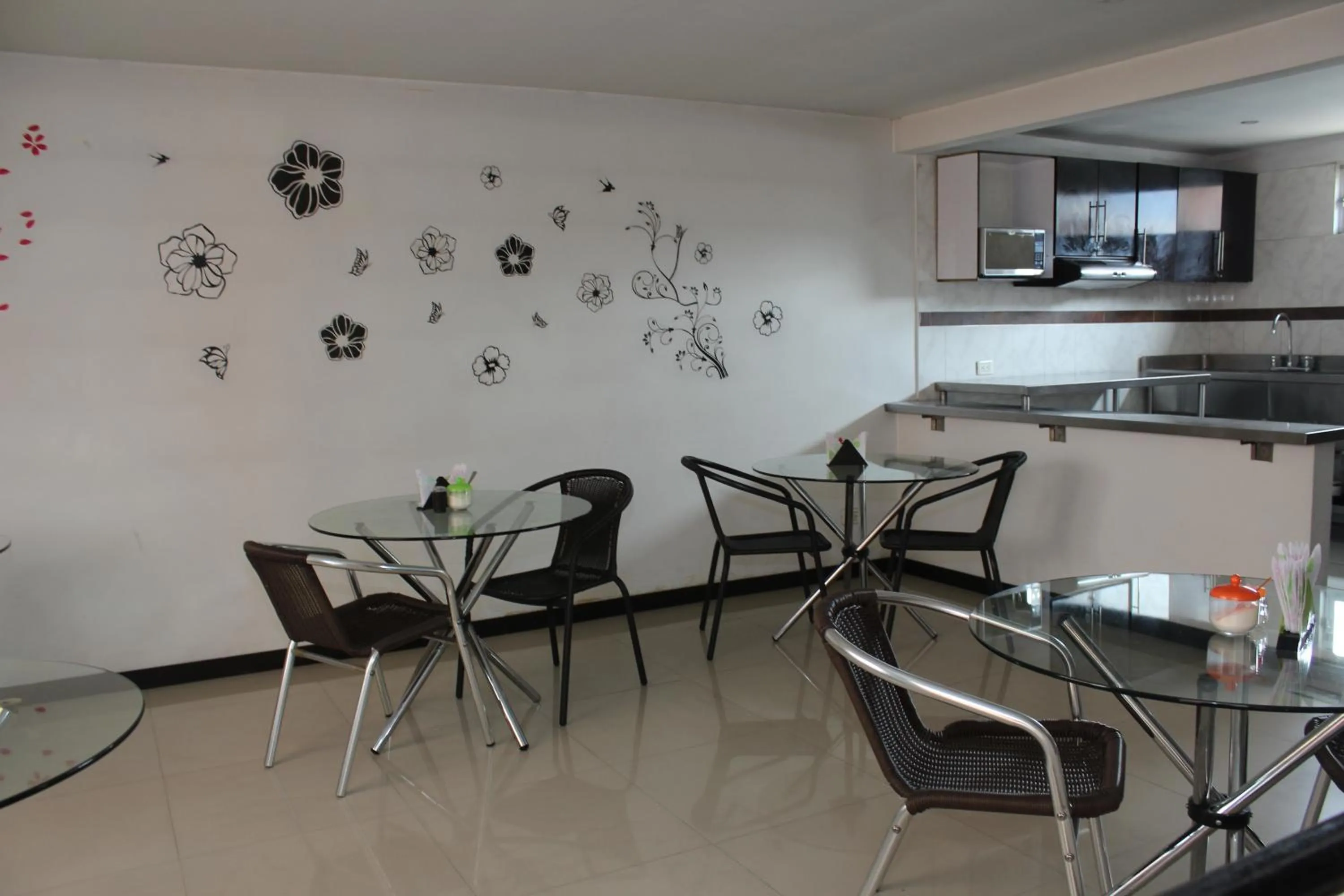 Dining area in Hotel Dorado Plaza Bogota