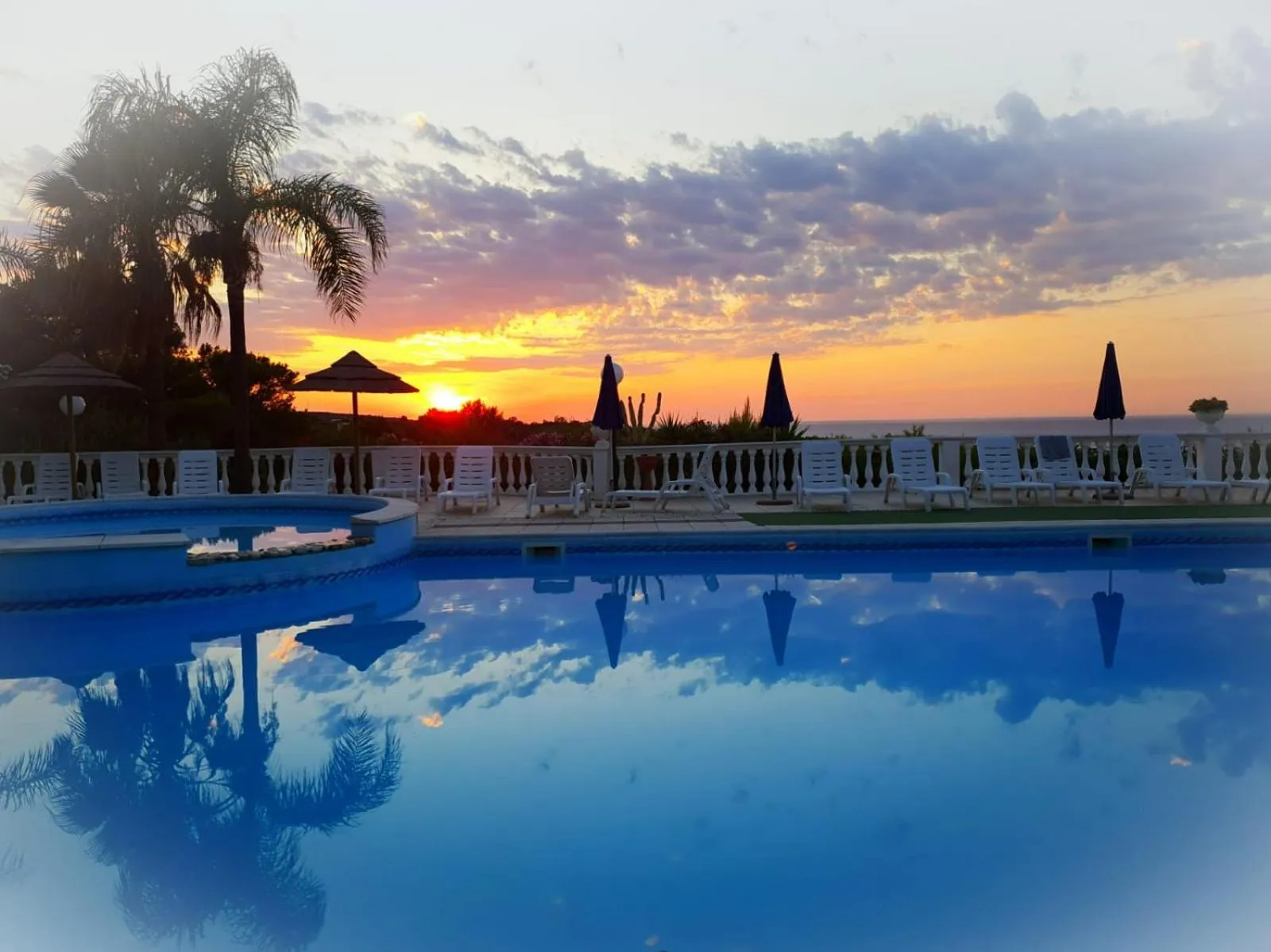 Sunset in RESIDENCE EMARINE con SERVIZIO SPIAGGIA INCLUSO