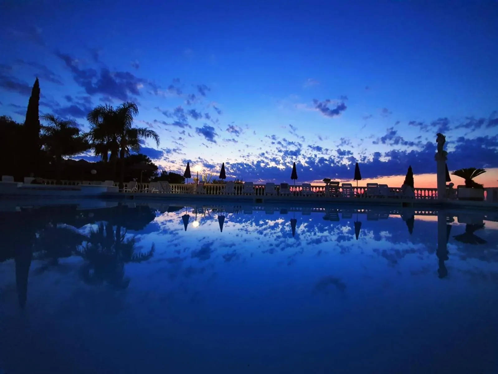 Sunset in RESIDENCE EMARINE con SERVIZIO SPIAGGIA INCLUSO