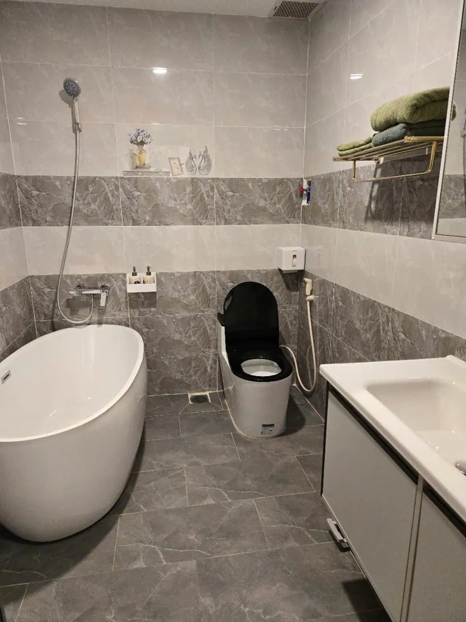 Bathroom in Ngoi Sao Phuong Nam Hotel