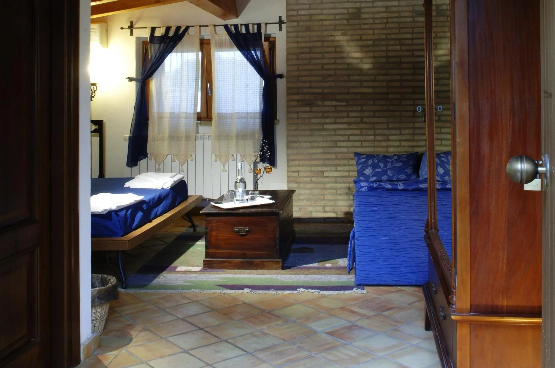 Photo of the whole room, Bed in La Casa sulla Collina d'Oro