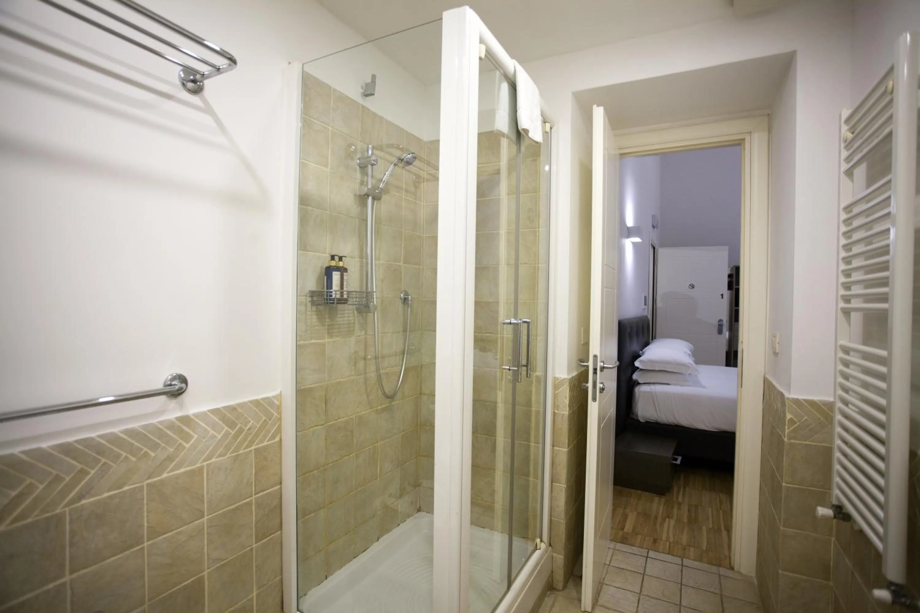 Shower, Bed in Ripetta 25 Prestige Rooms