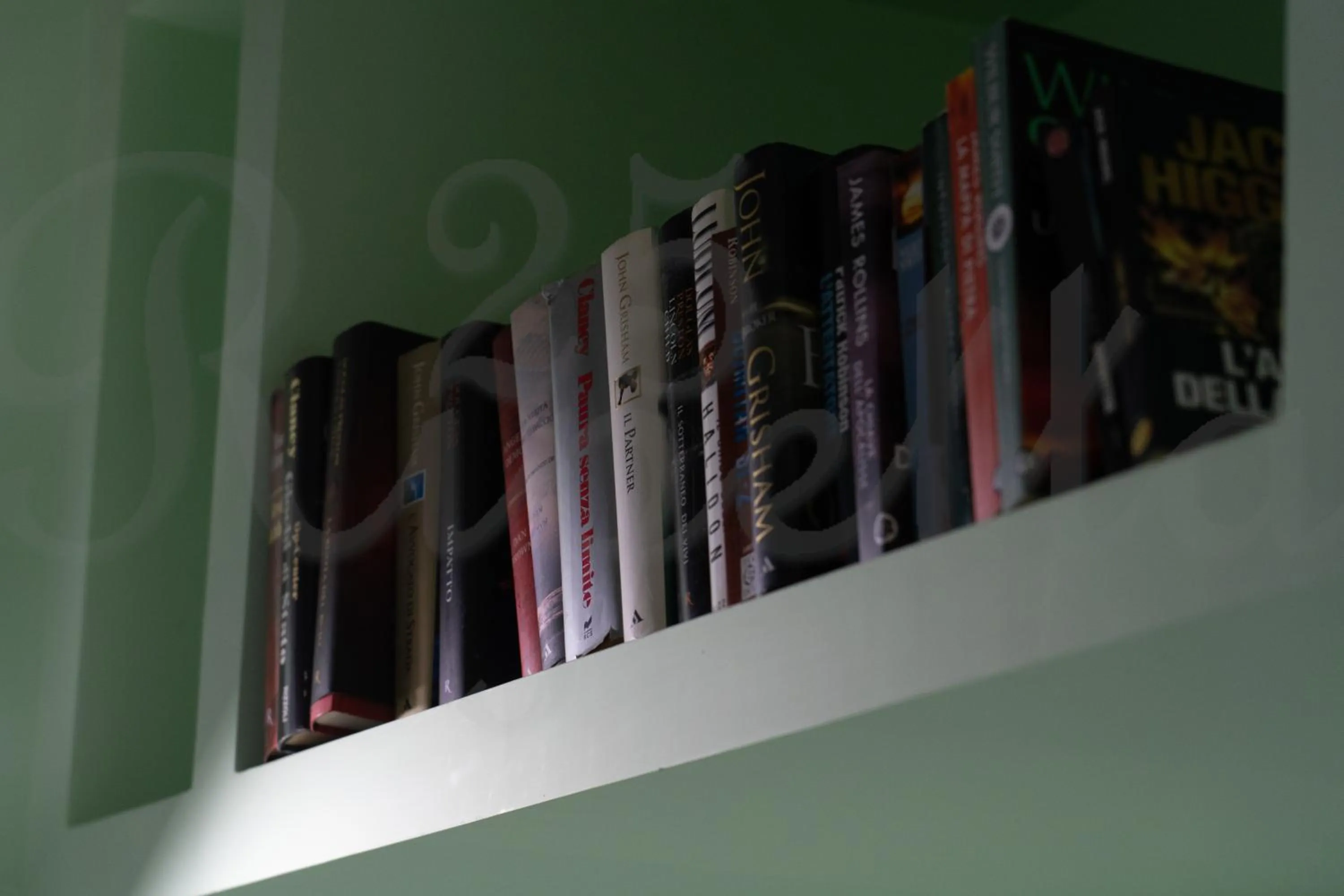 Library in Ripetta 25 Prestige Rooms