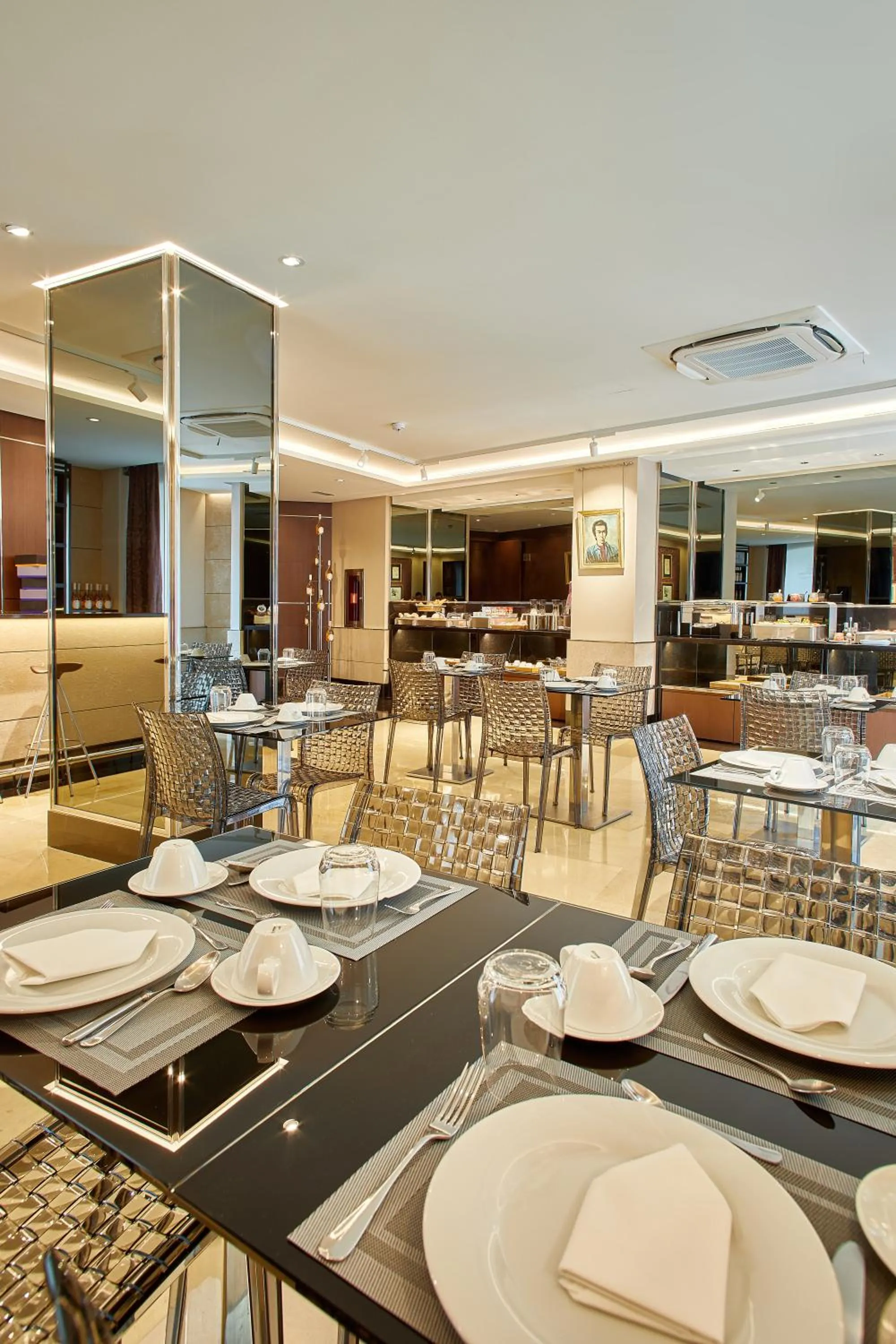 Breakfast in Nexus Valladolid Suites & Hotel