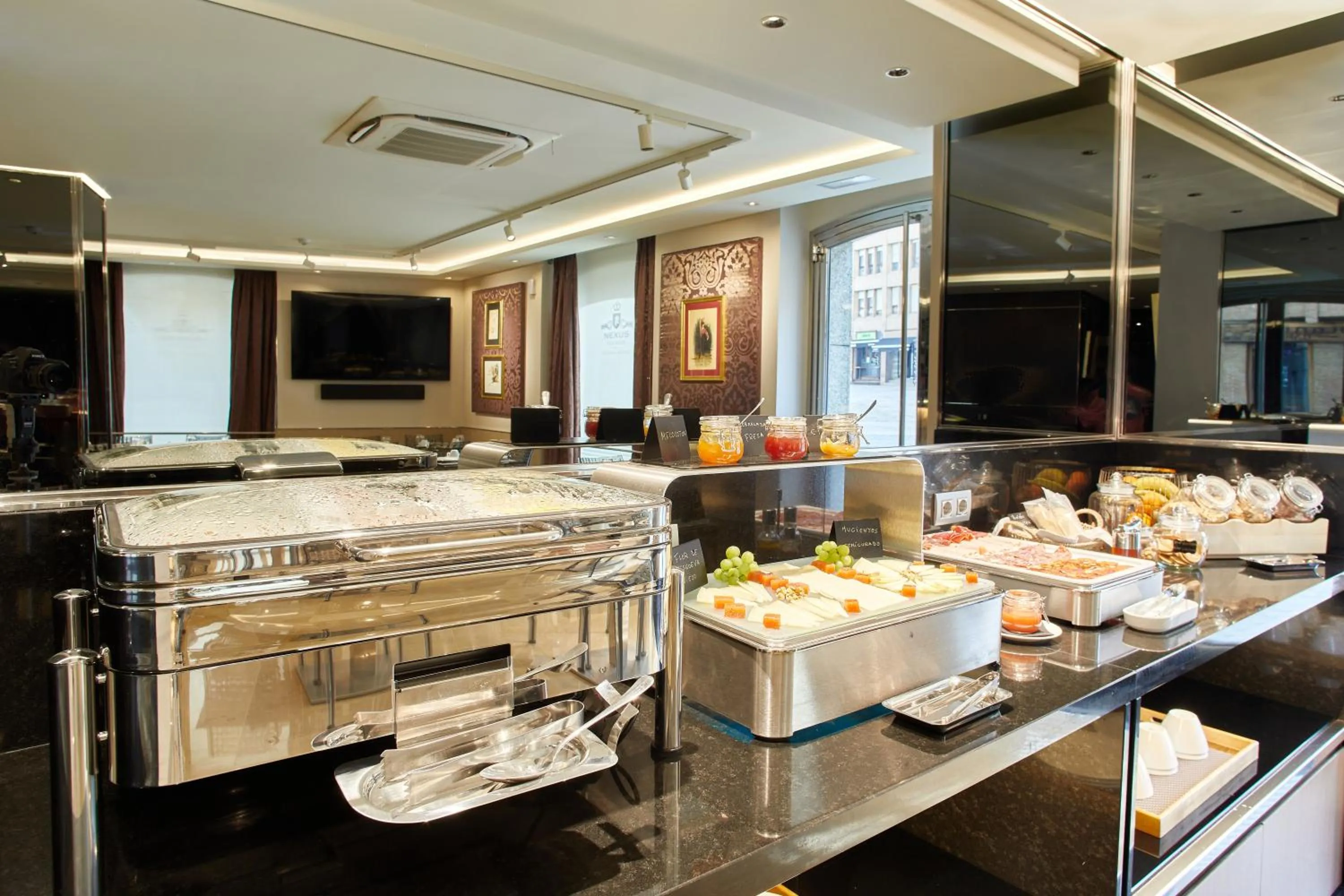 Breakfast in Nexus Valladolid Suites & Hotel
