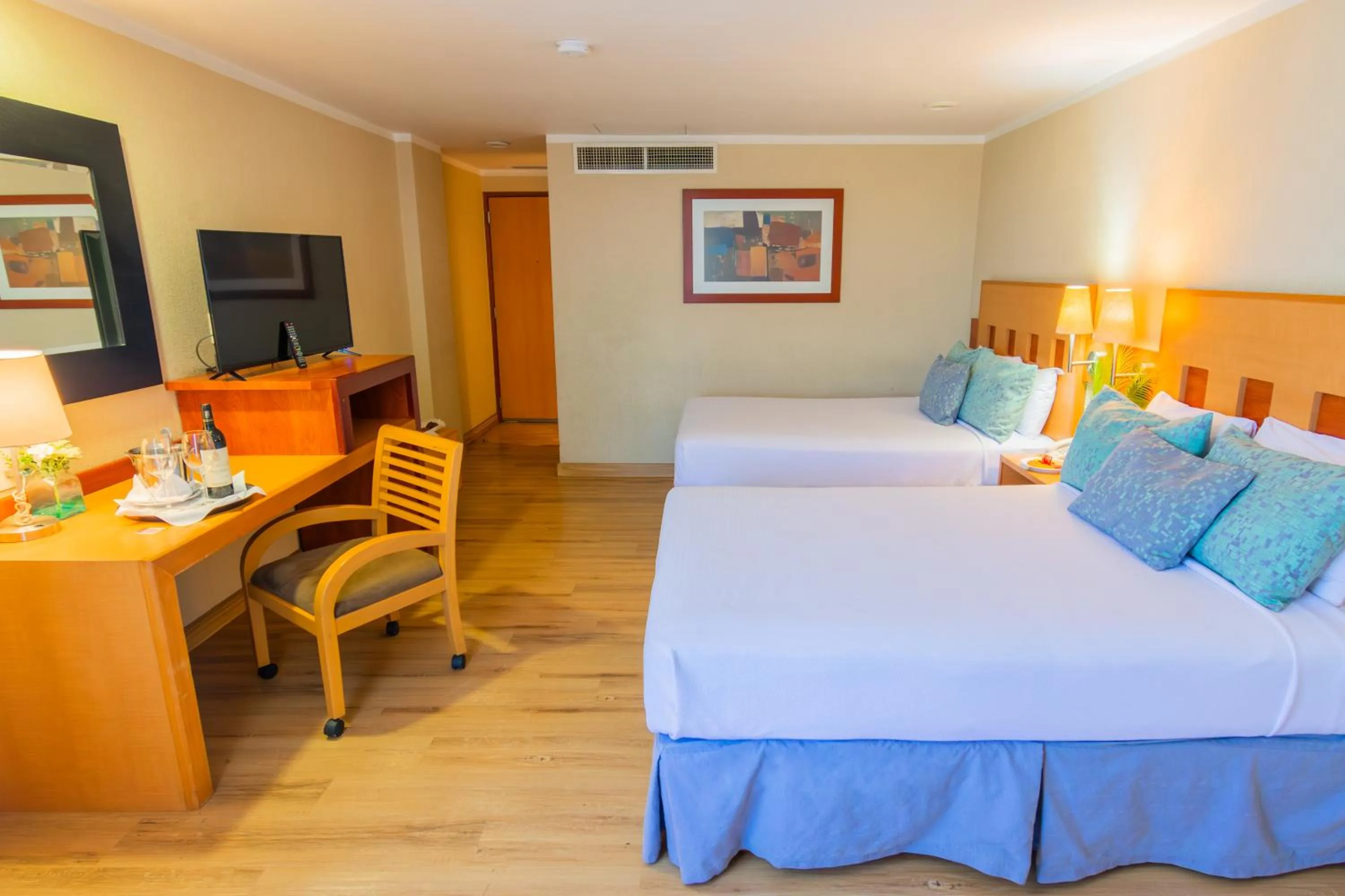 Photo of the whole room, Bed in Hotel Mirabel