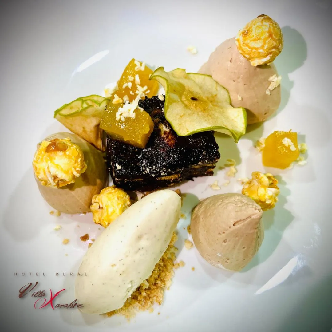 Restaurant/places to eat in Villa Xarahiz