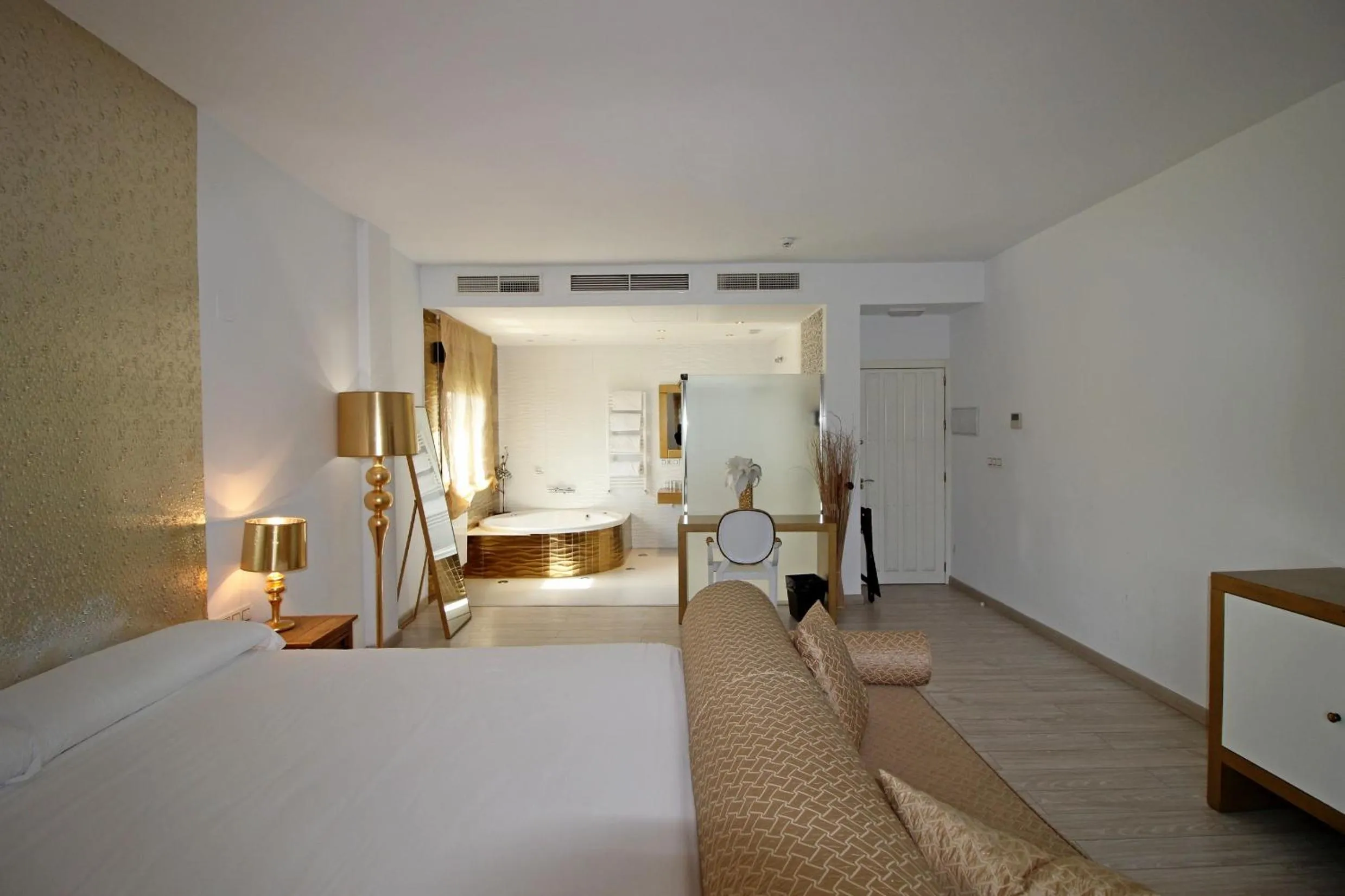 Photo of the whole room, Bed in Villa Xarahiz