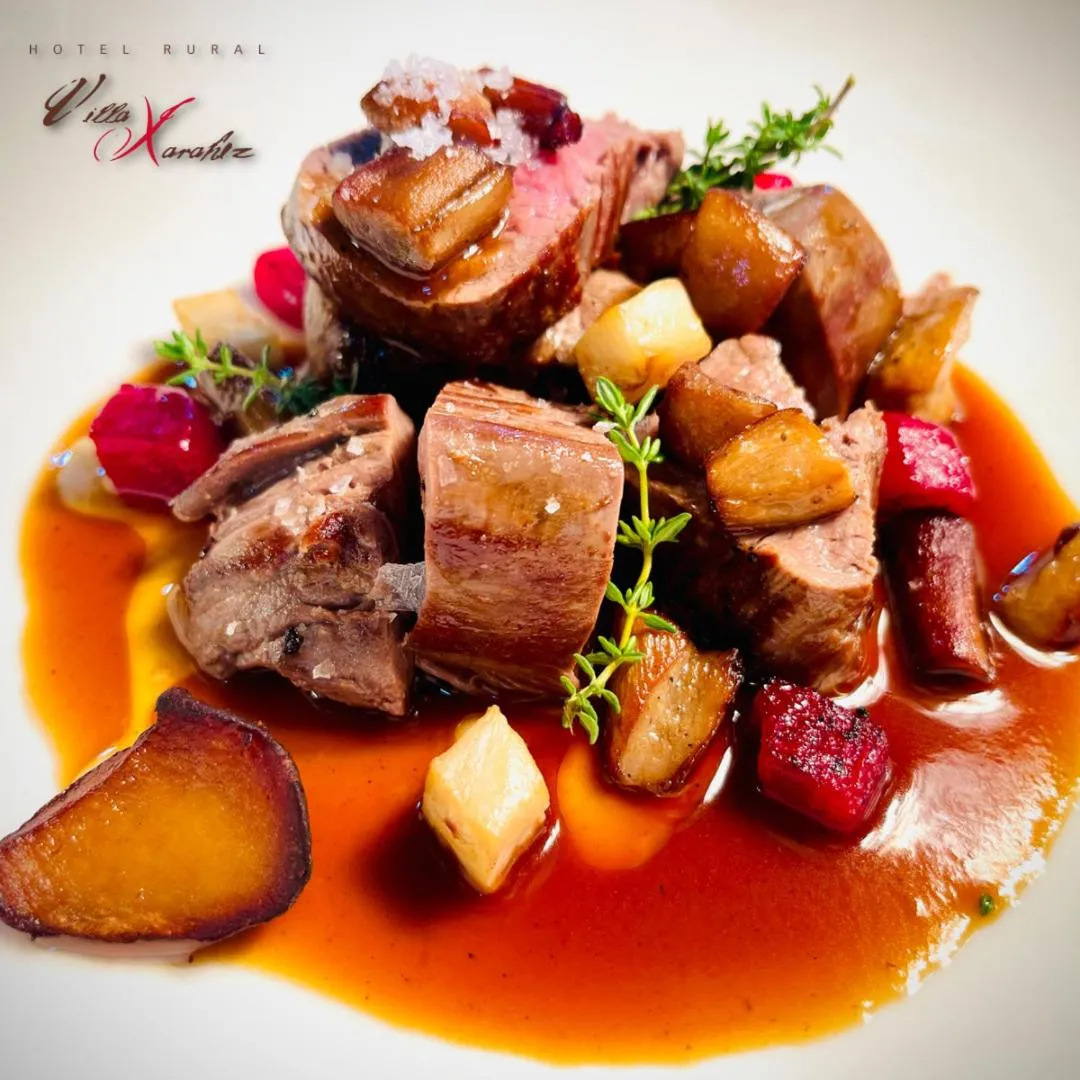 Restaurant/places to eat in Villa Xarahiz