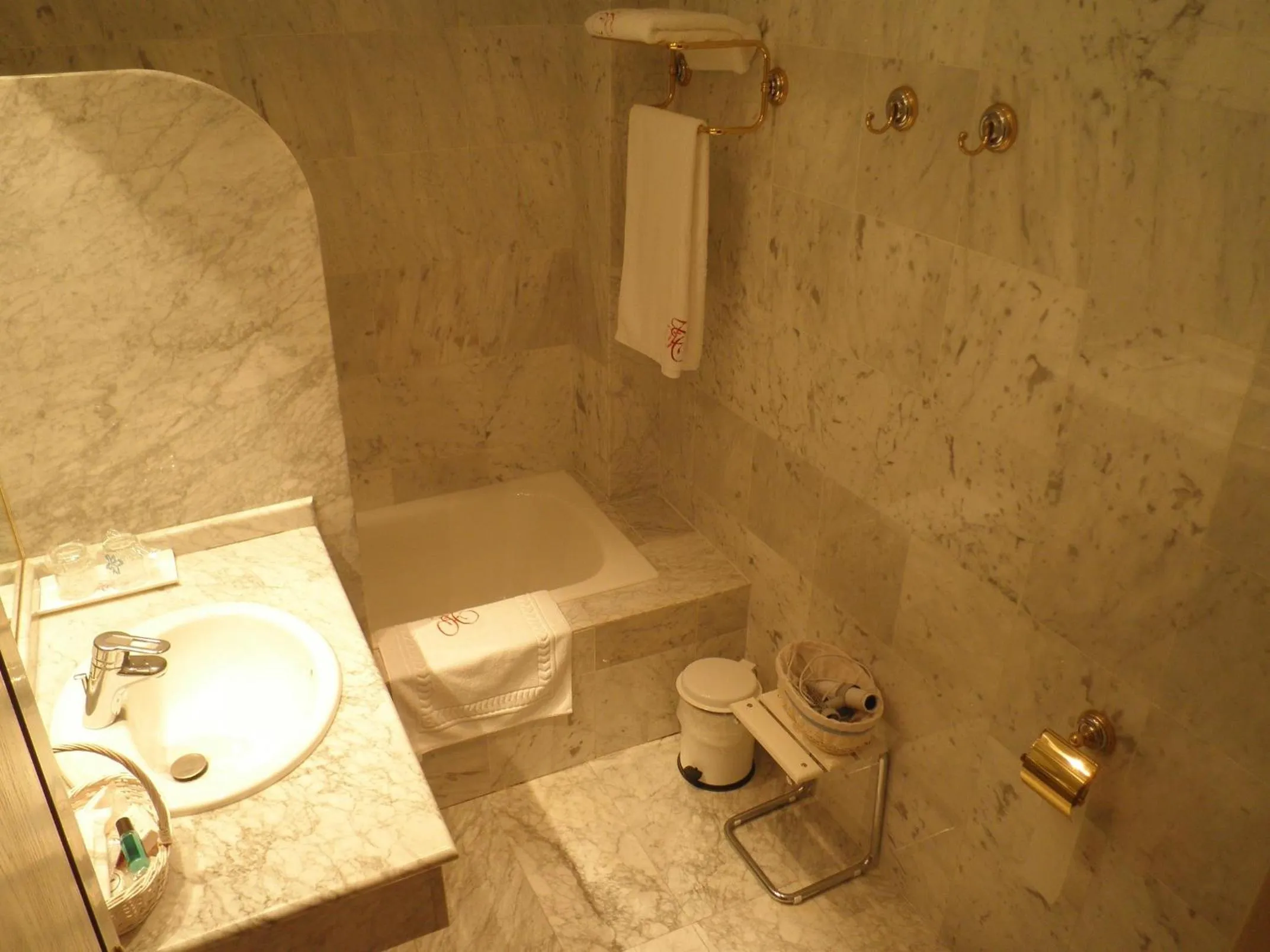 Bathroom in Hotel Torremilanos