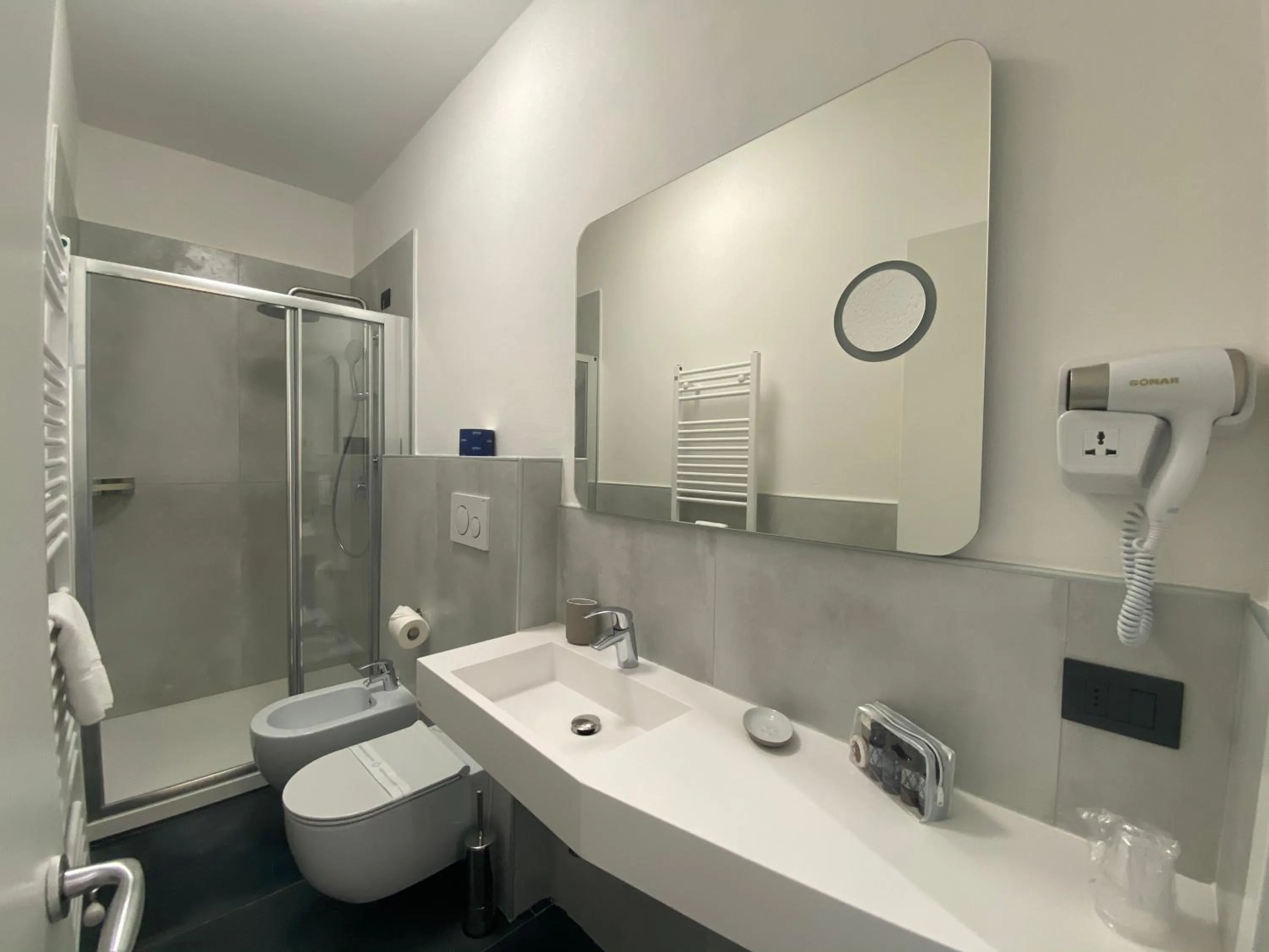 Shower in Hotel La Fontana