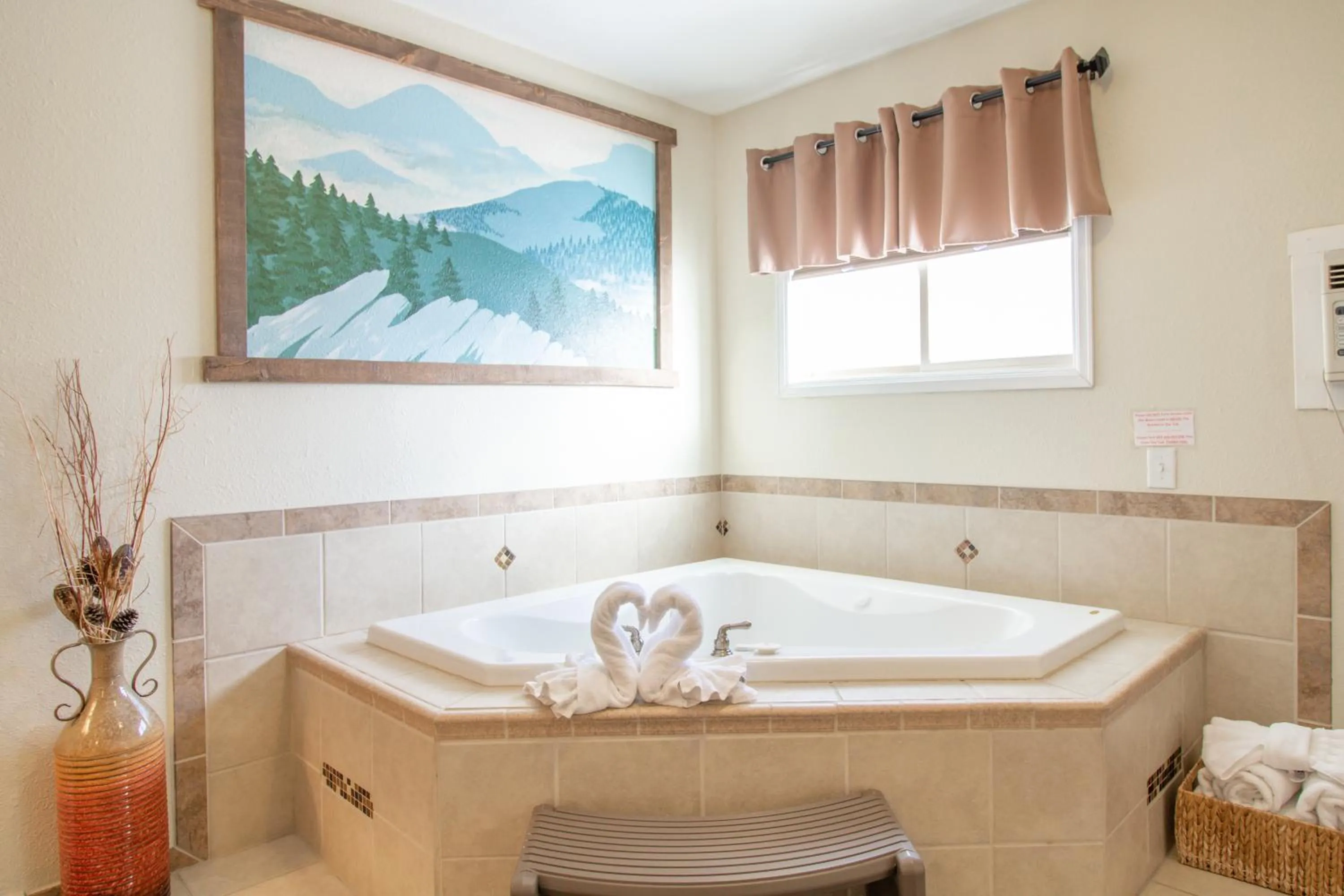 Bath in Murphy's River Lodge
