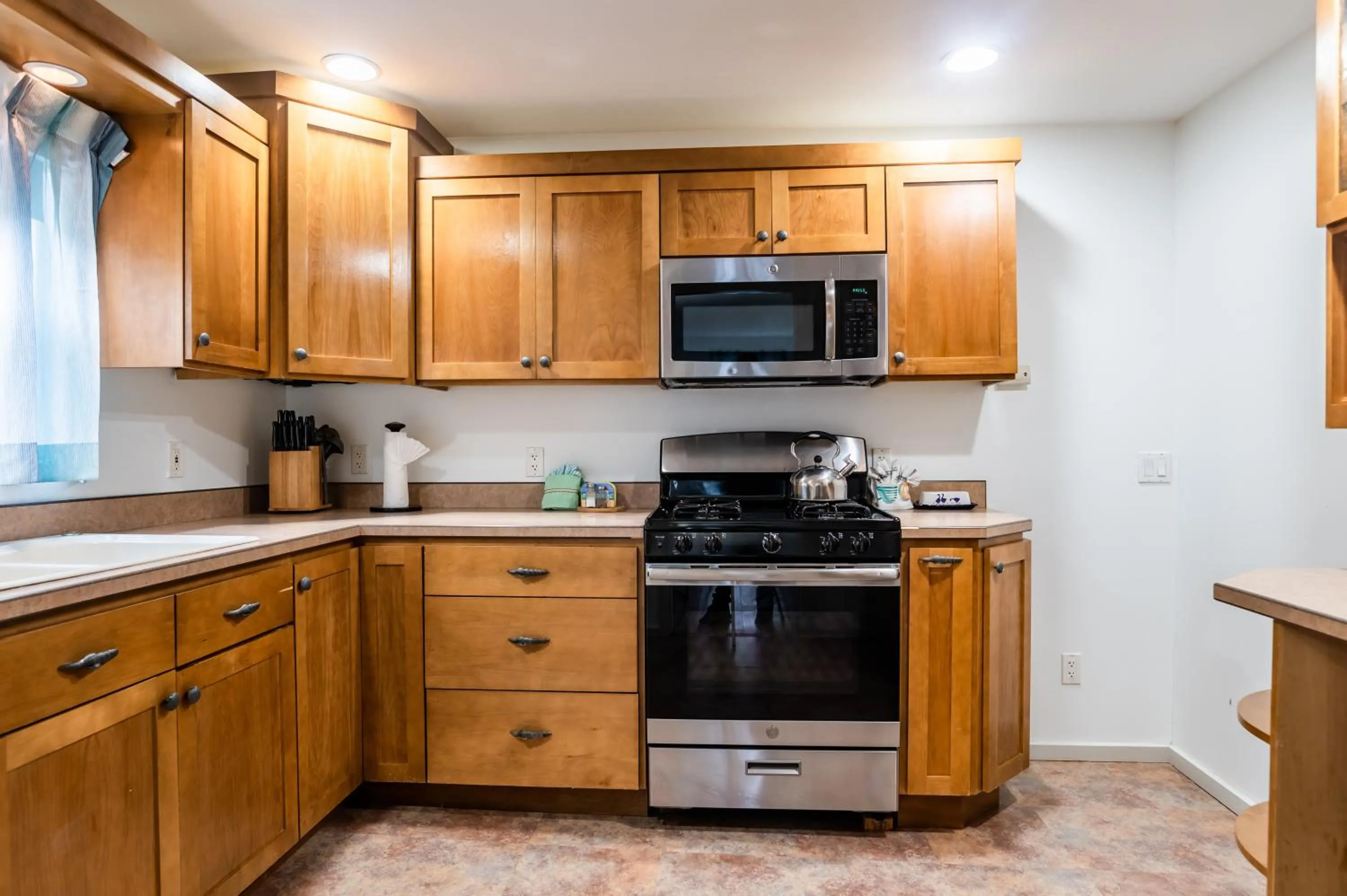 Kitchen or kitchenette in Inn at Haystack Rock