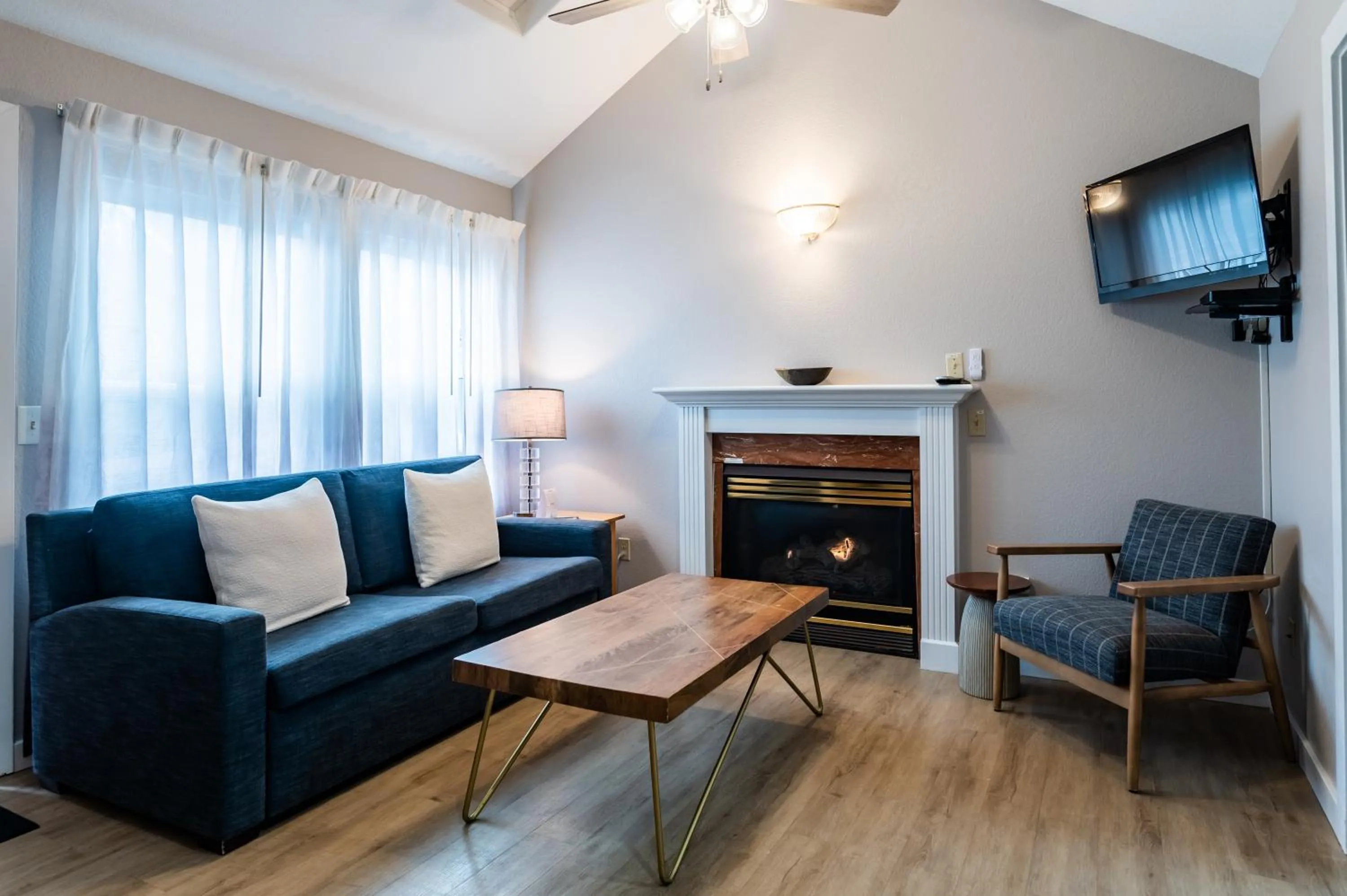 Living room in Inn at Haystack Rock