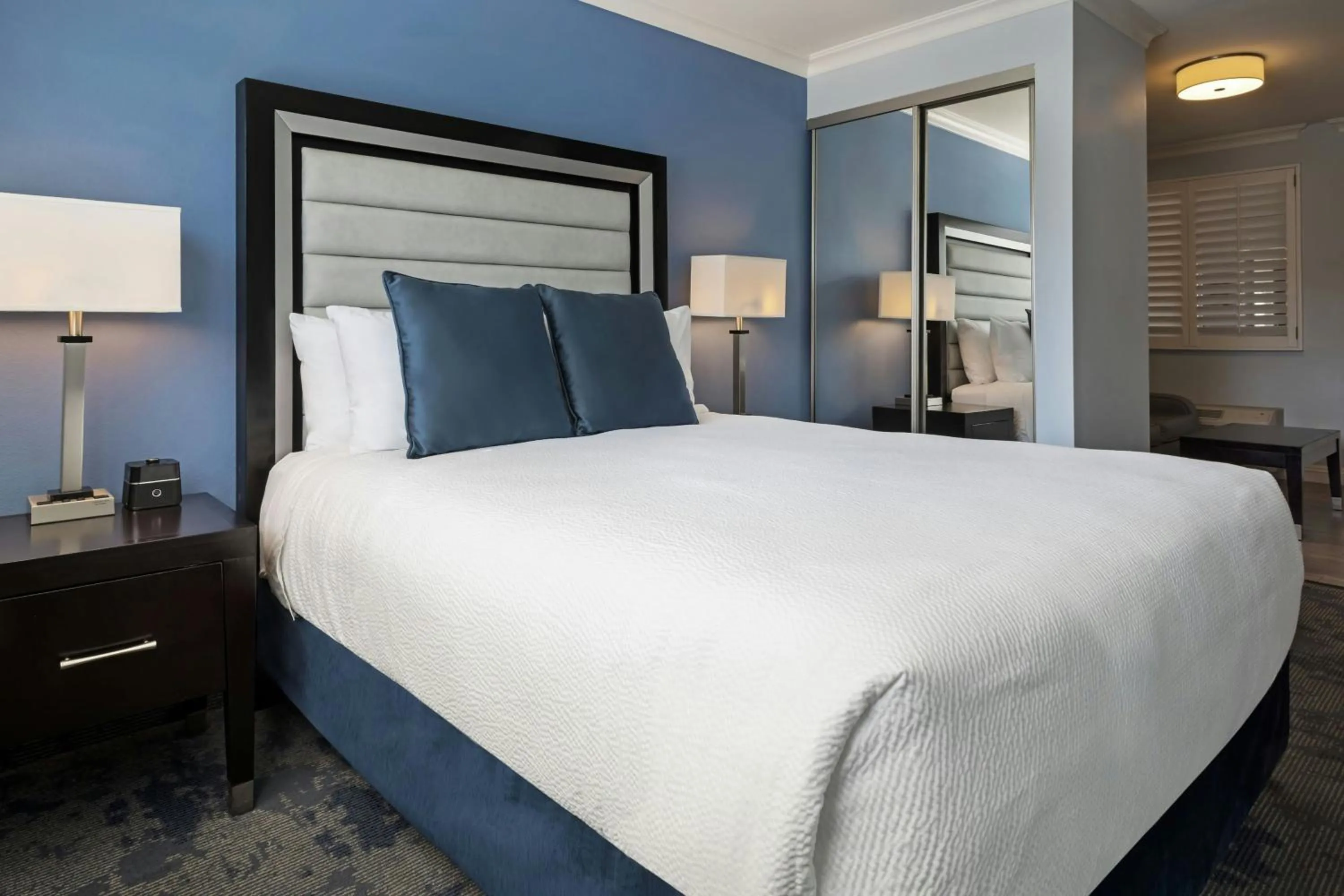 Photo of the whole room, Bed in City Express by Marriott Manhattan Beach