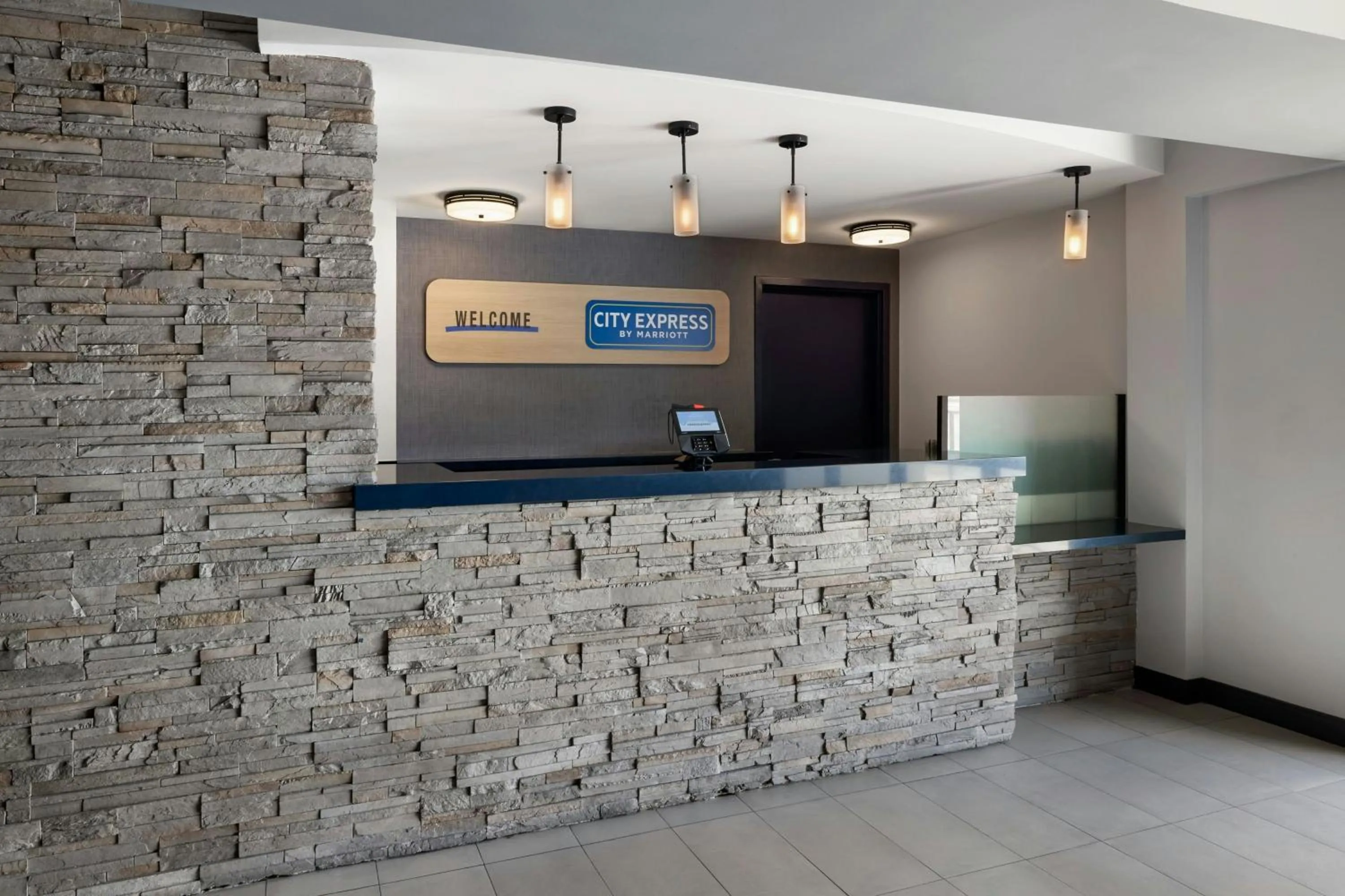 Lobby or reception in City Express by Marriott Manhattan Beach