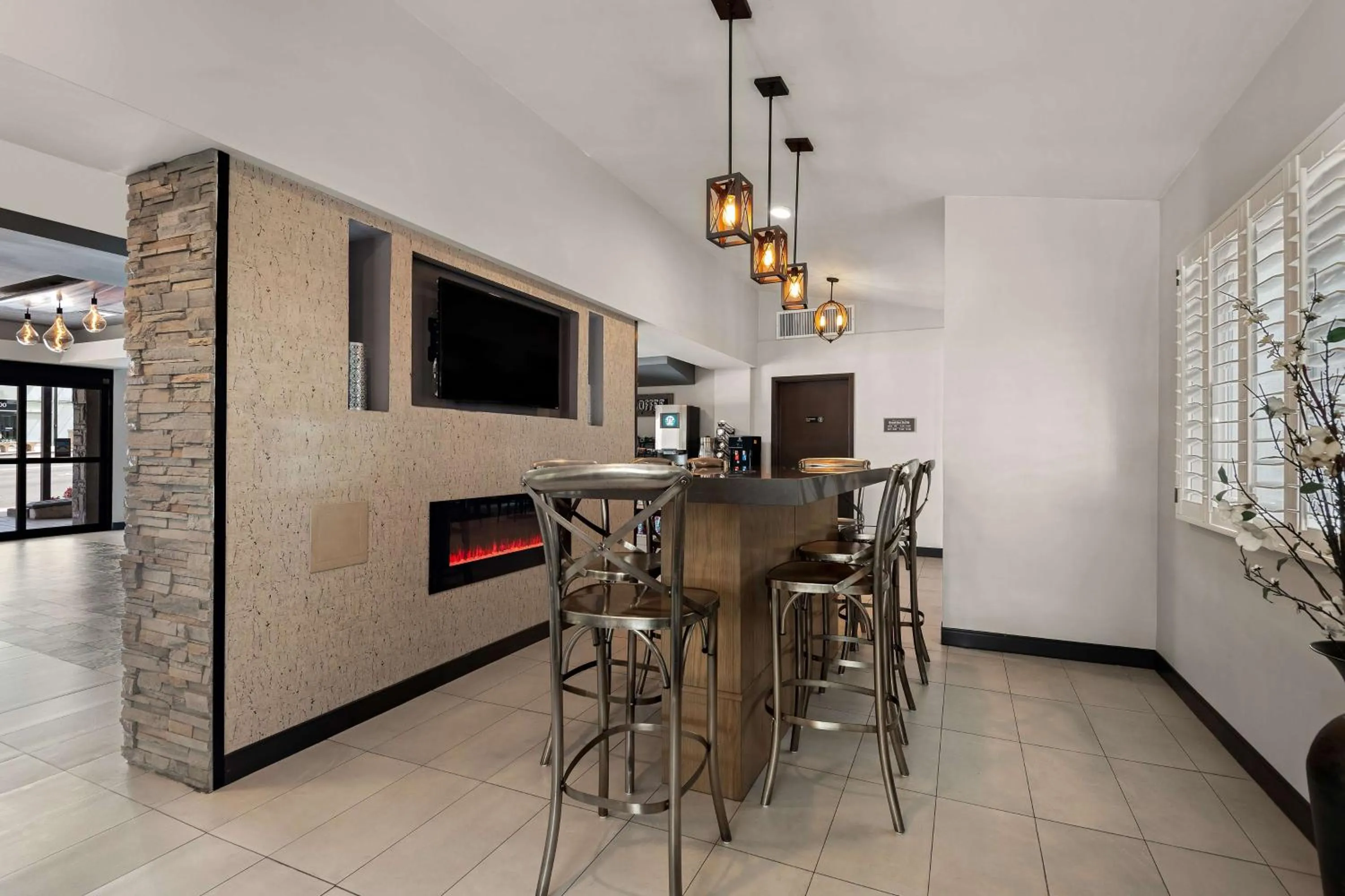 Lobby or reception in Best Western Plus Manhattan Beach Hotel