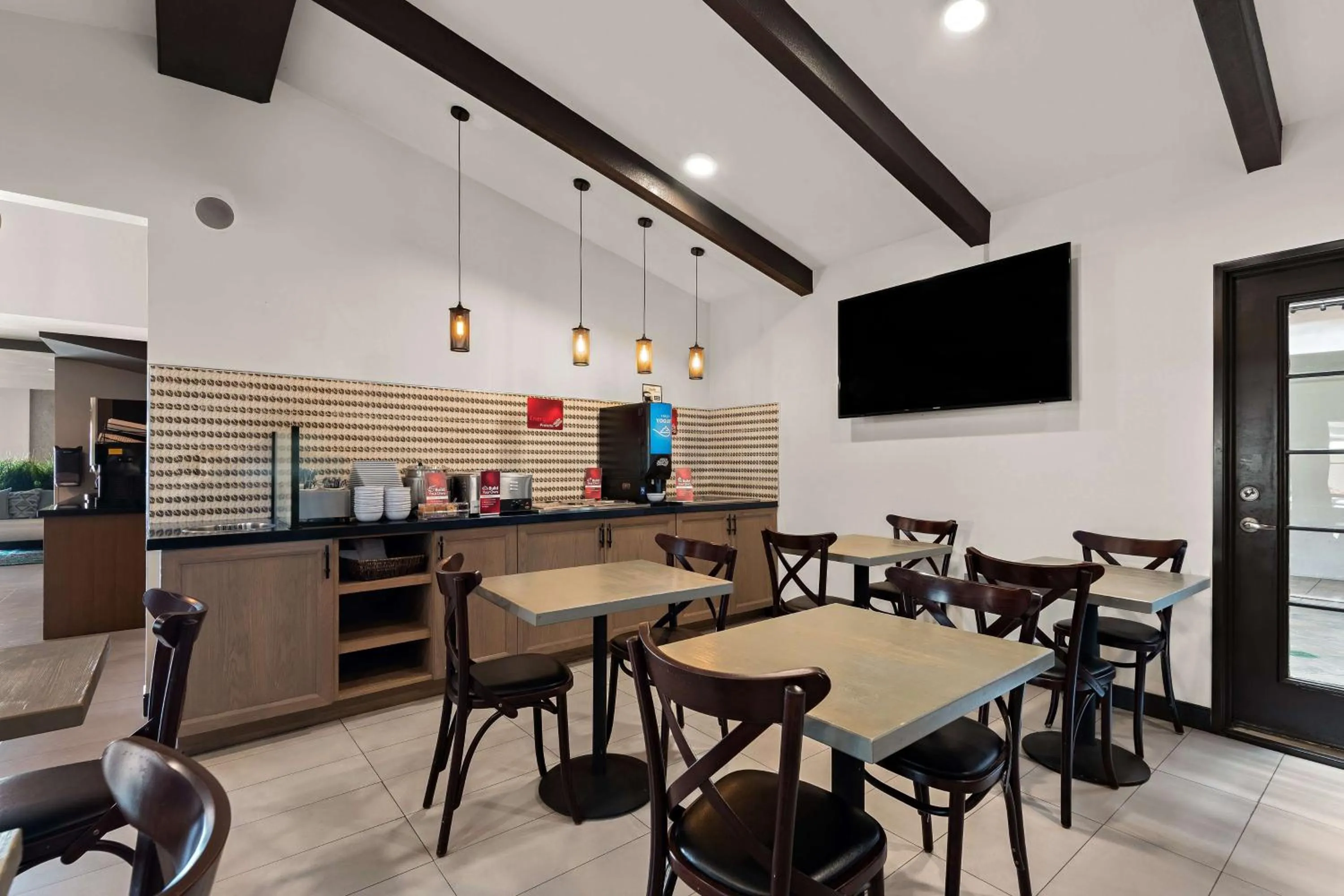 Breakfast in Best Western Plus Manhattan Beach Hotel