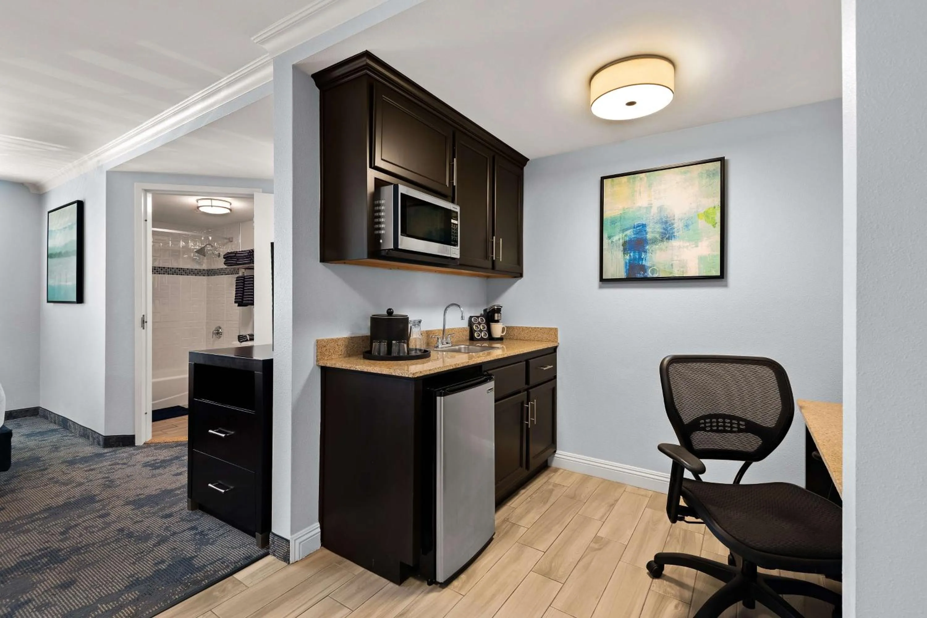 Bedroom in Best Western Plus Manhattan Beach Hotel