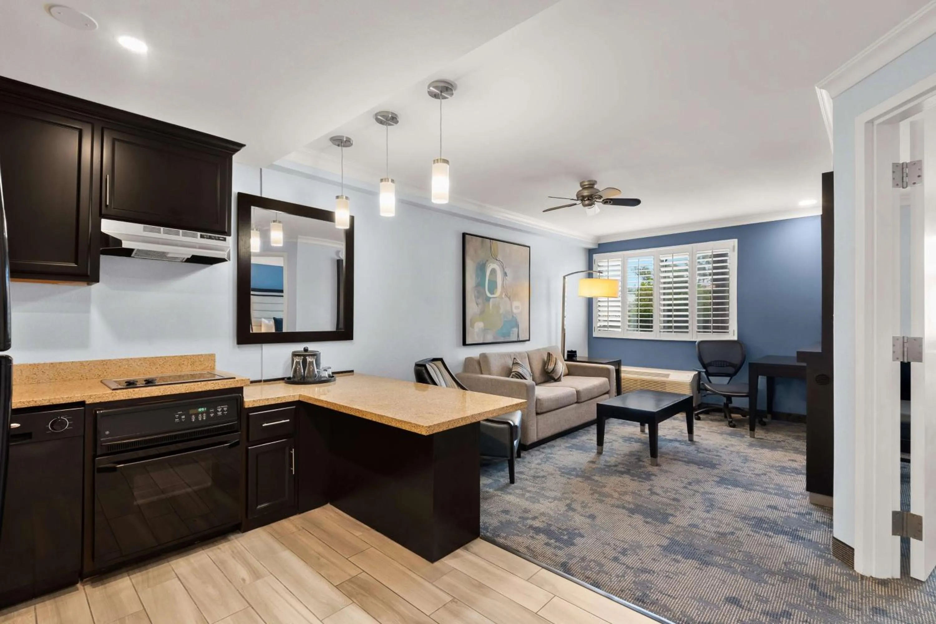 Bedroom in Best Western Plus Manhattan Beach Hotel