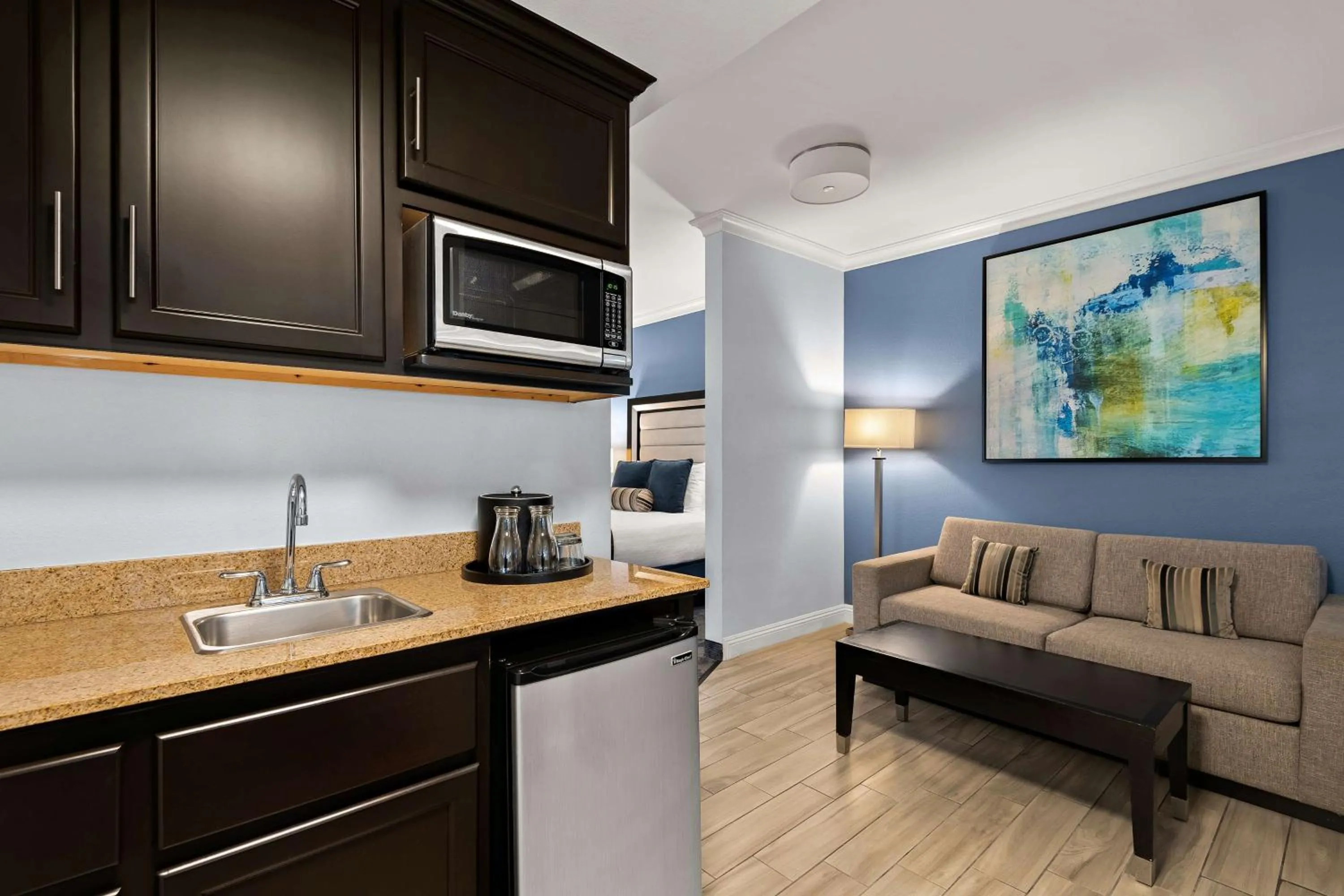 Bedroom in Best Western Plus Manhattan Beach Hotel