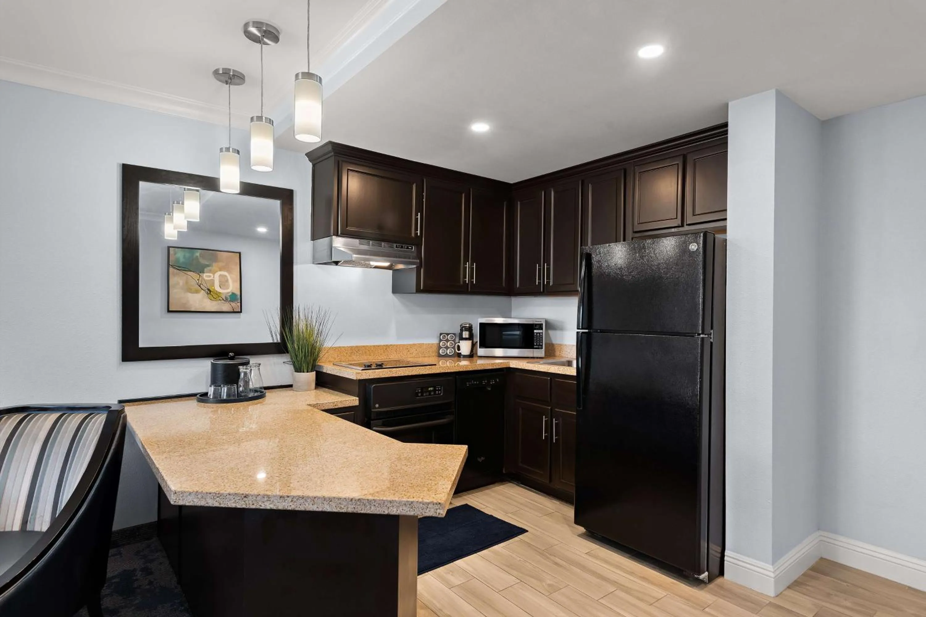 Bedroom in Best Western Plus Manhattan Beach Hotel