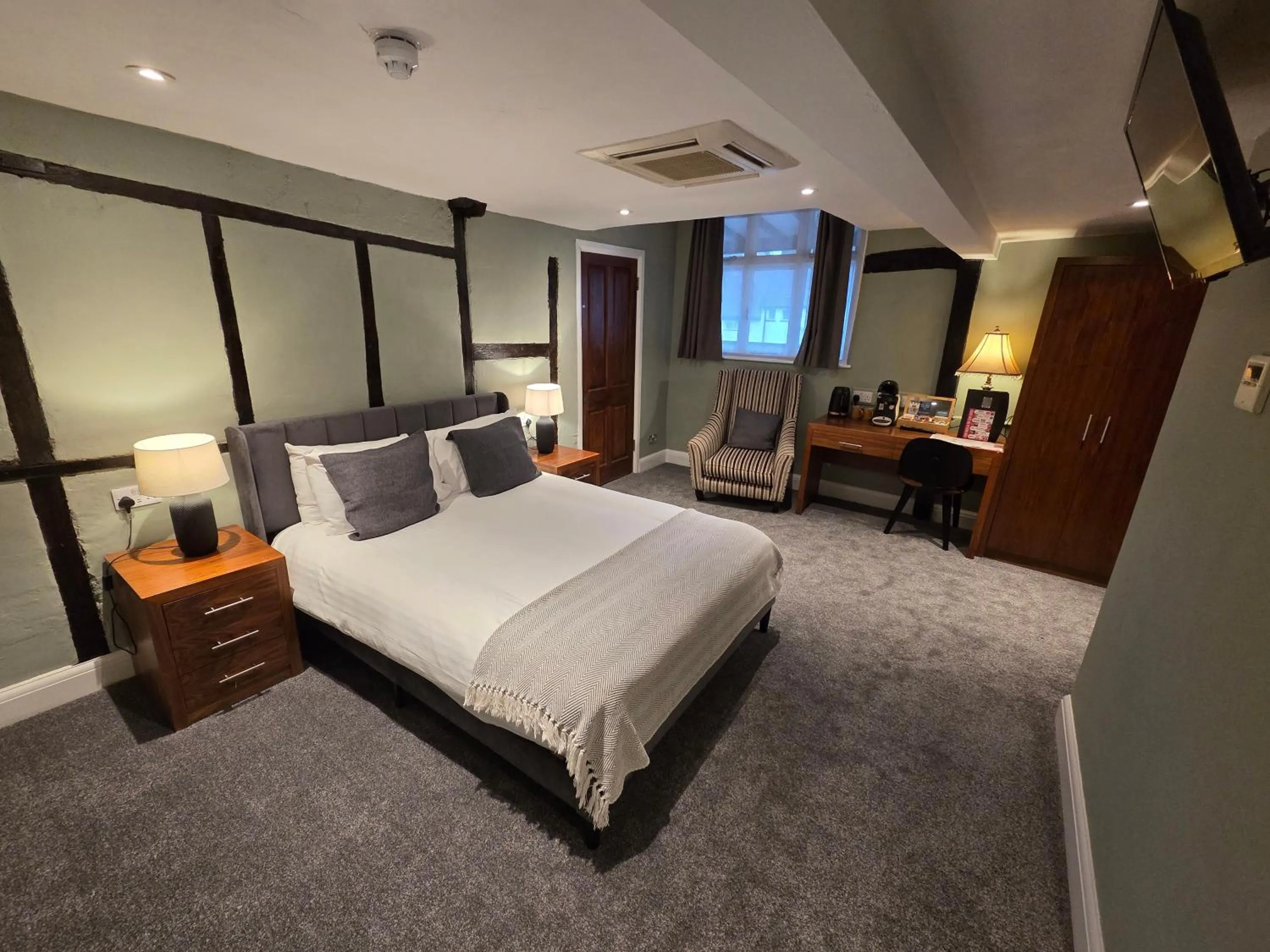 Bed in The Olde Kings Arms