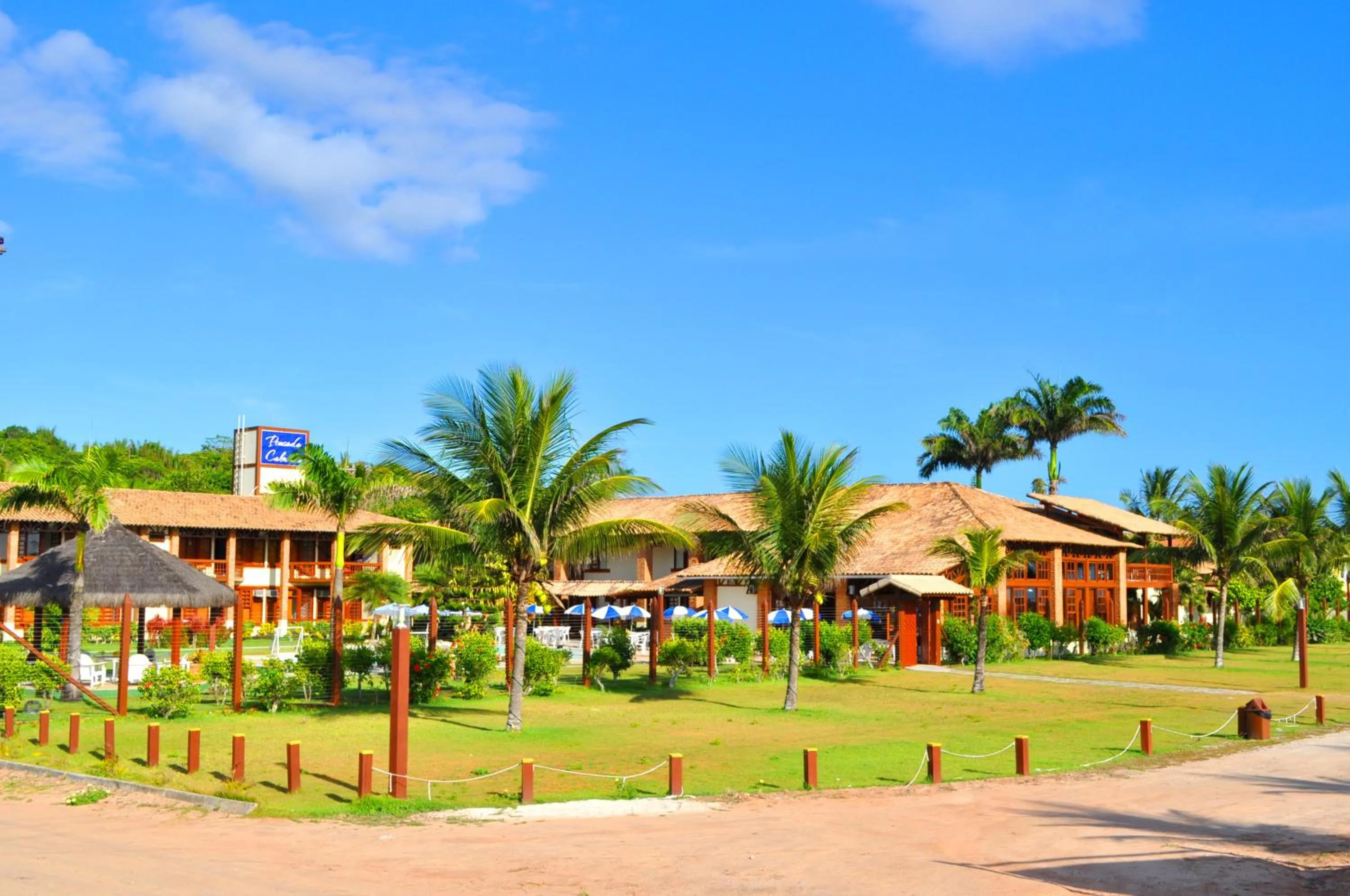 Facade/entrance in Sueds Cabralia