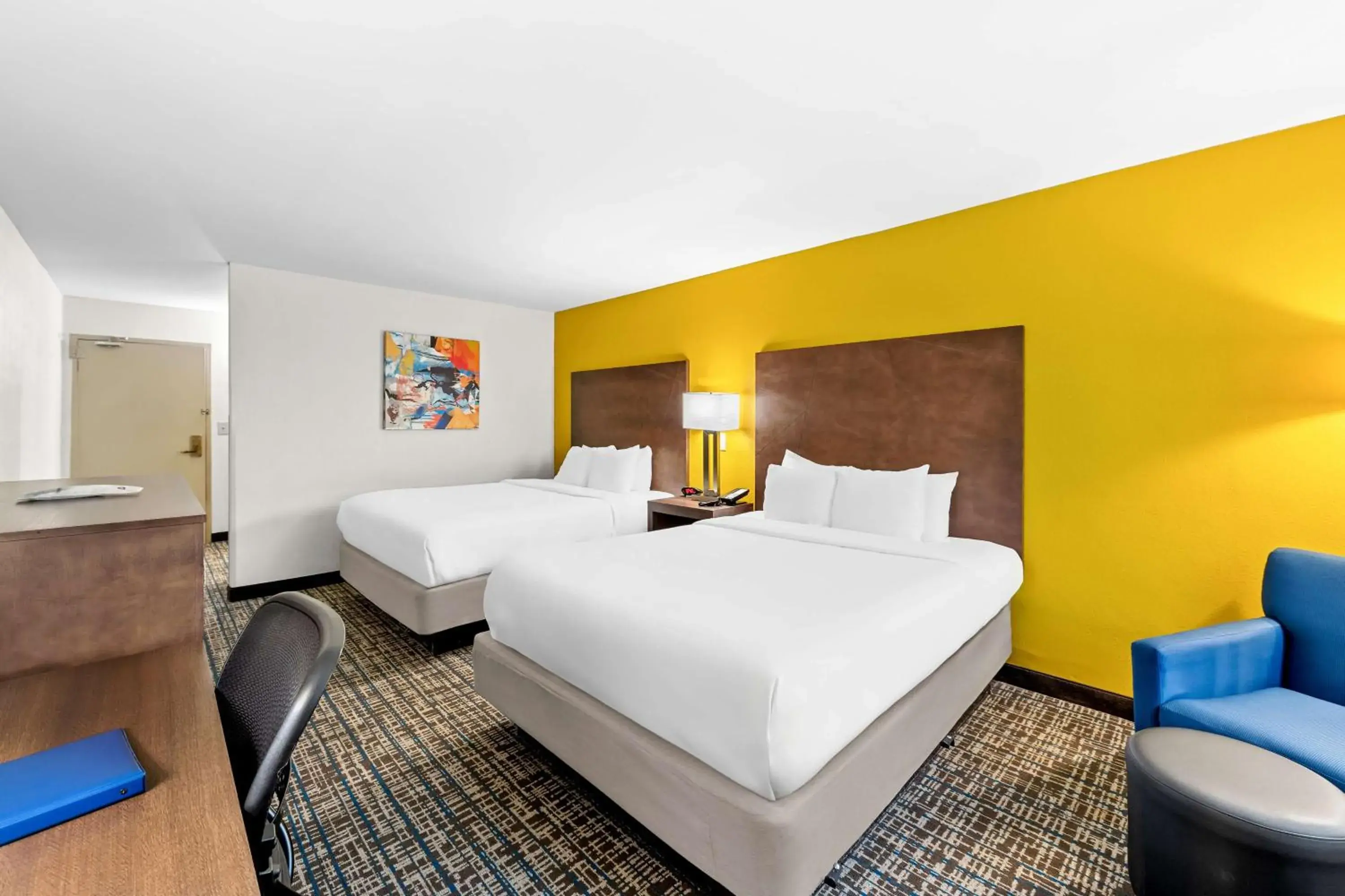 Queen Room with Two Queen Beds in Best Western Inn at Ramsey Queen Room with Two Queen Beds in Best Western Inn at Ramsey