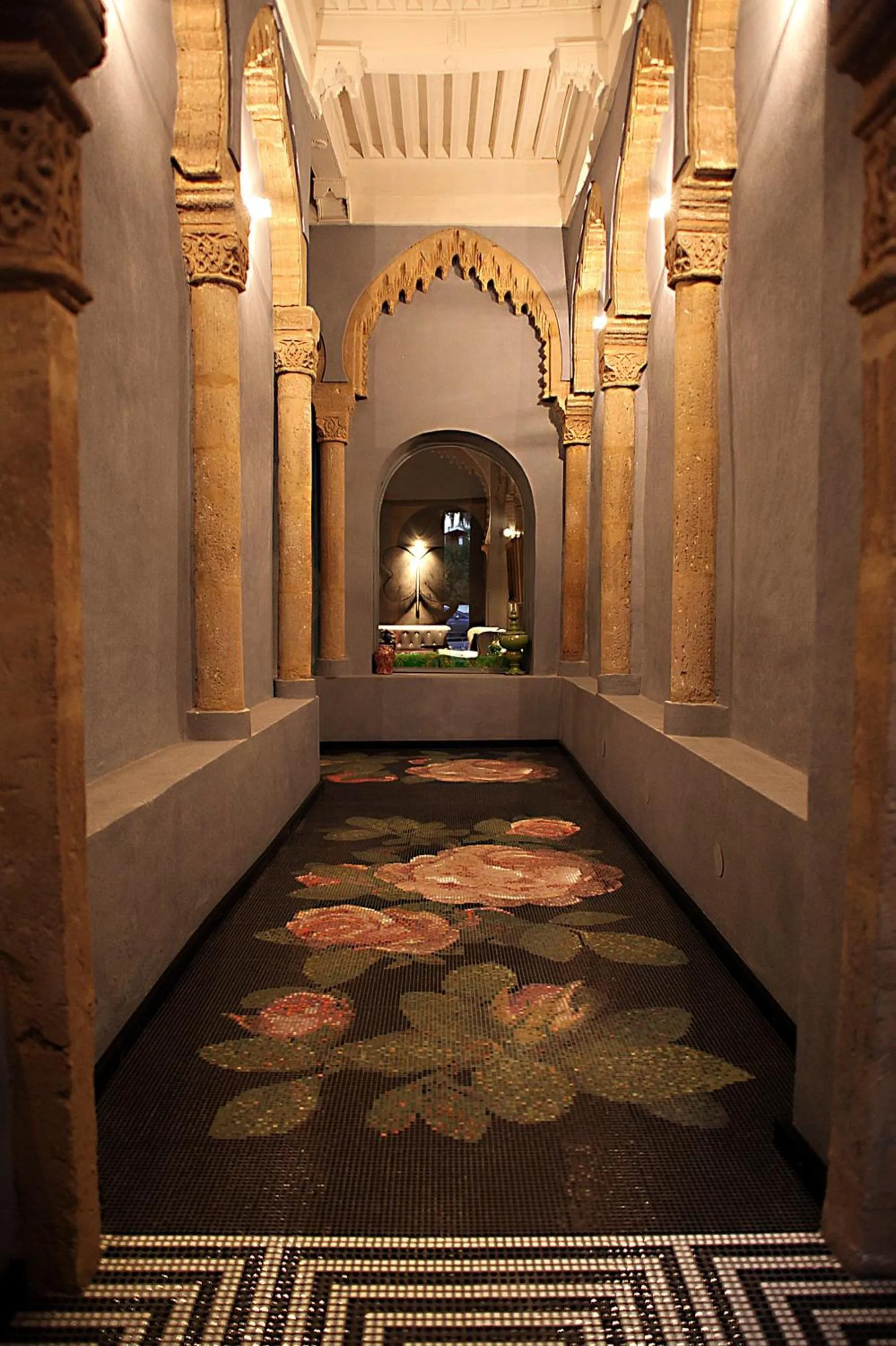 Decorative detail in L'Alcazar