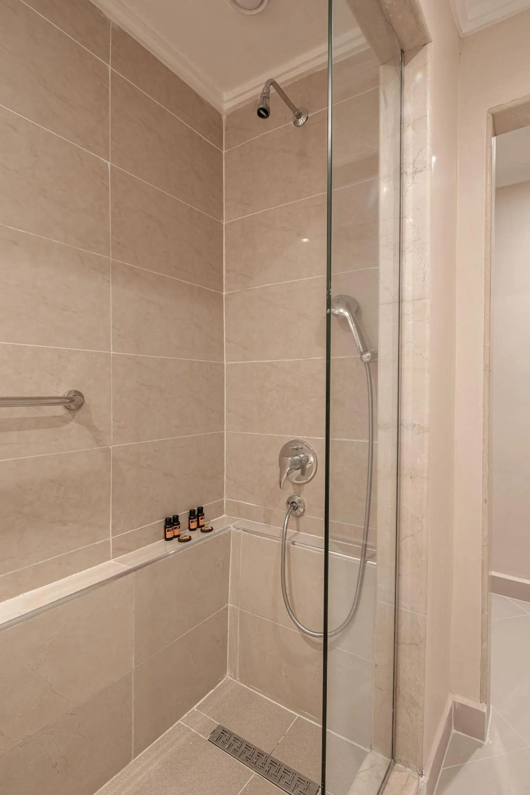 Shower in Grand Plaza Marrakech