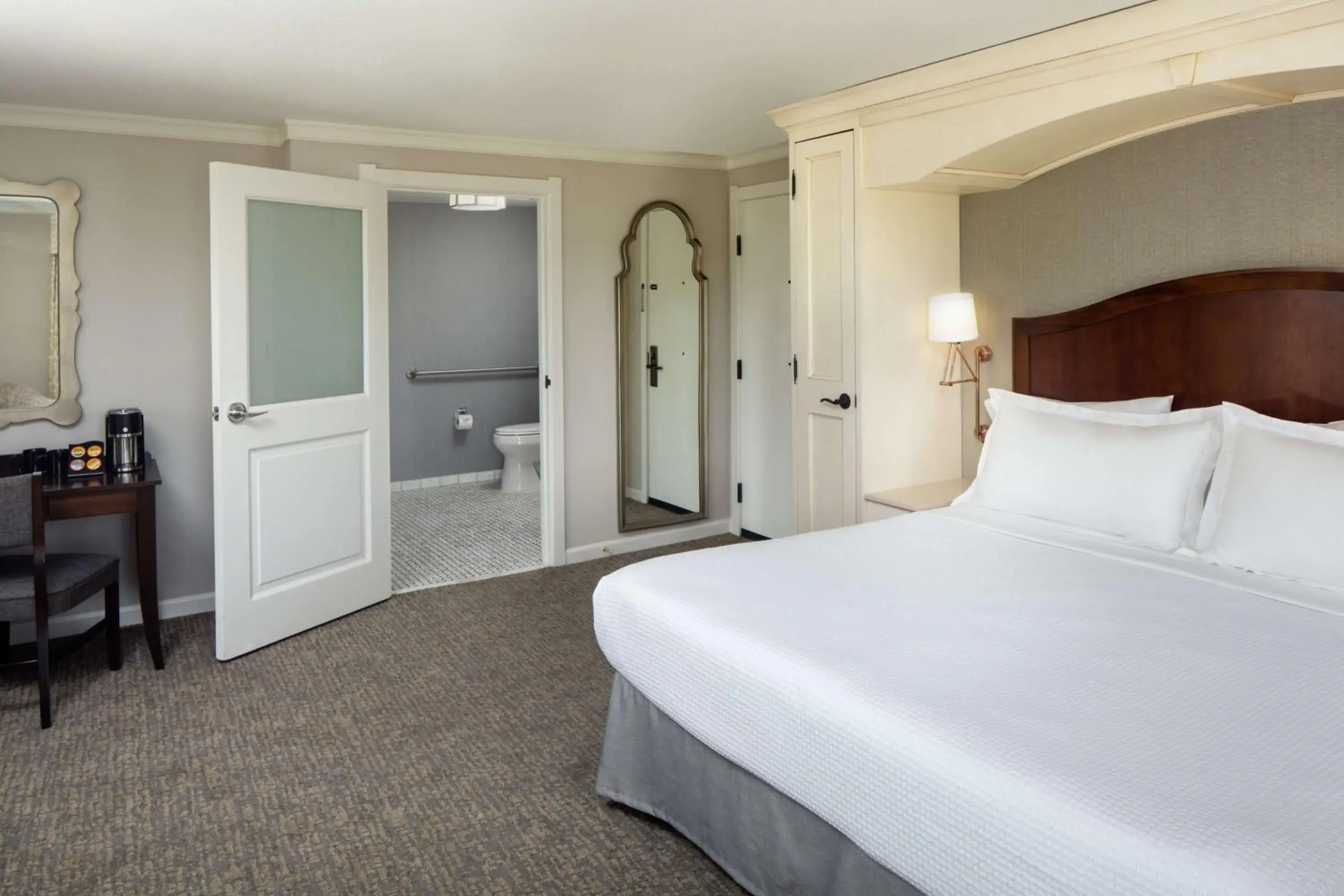King Room with Accessible Shower - Disability Access in The Elms Hotel & Spa, a Destination by Hyatt Hotel King Room with Accessible Shower - Disability Access in The Elms Hotel & Spa, a Destination by Hyatt Hotel