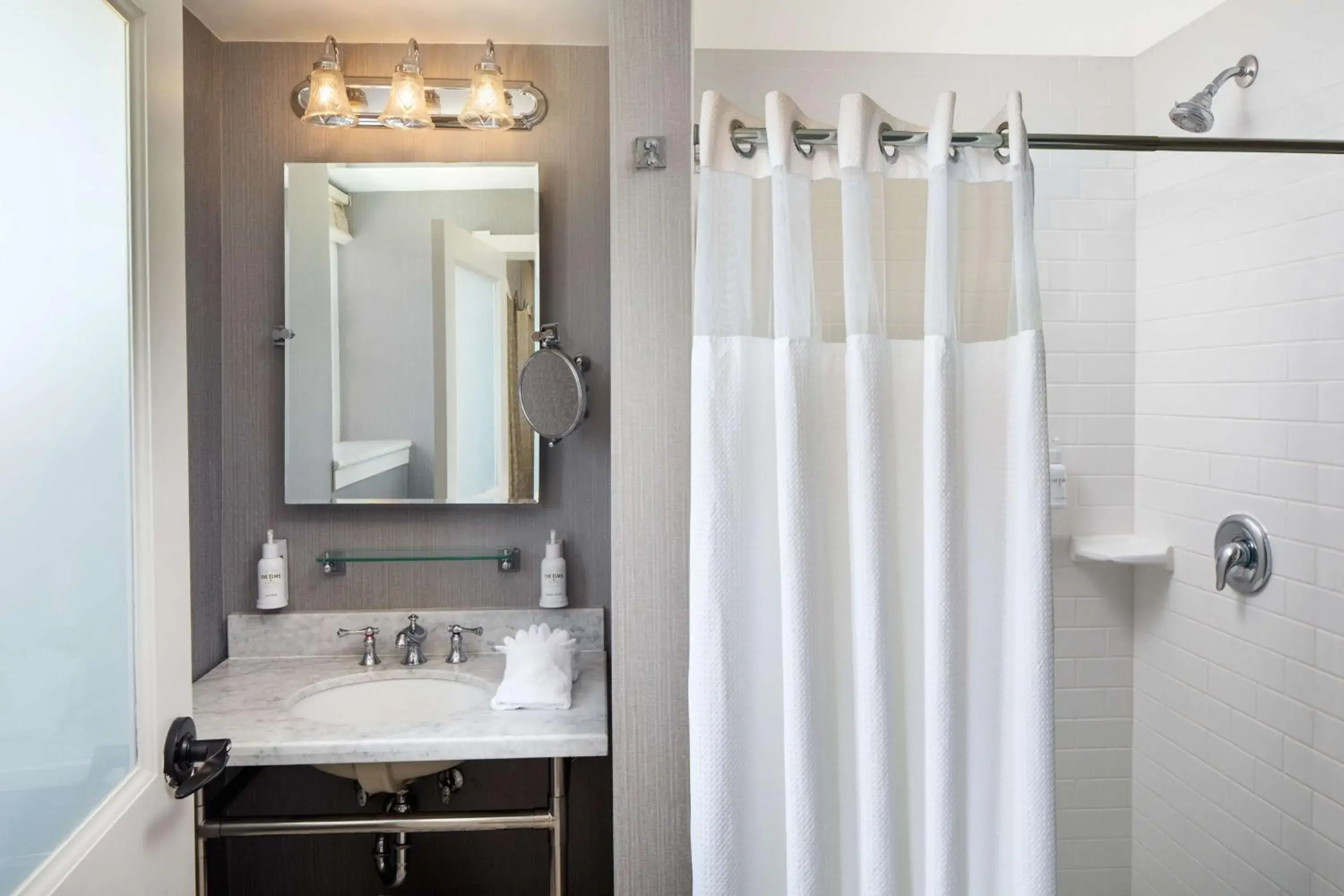 King Room in The Elms Hotel & Spa, a Destination by Hyatt Hotel King Room in The Elms Hotel & Spa, a Destination by Hyatt Hotel