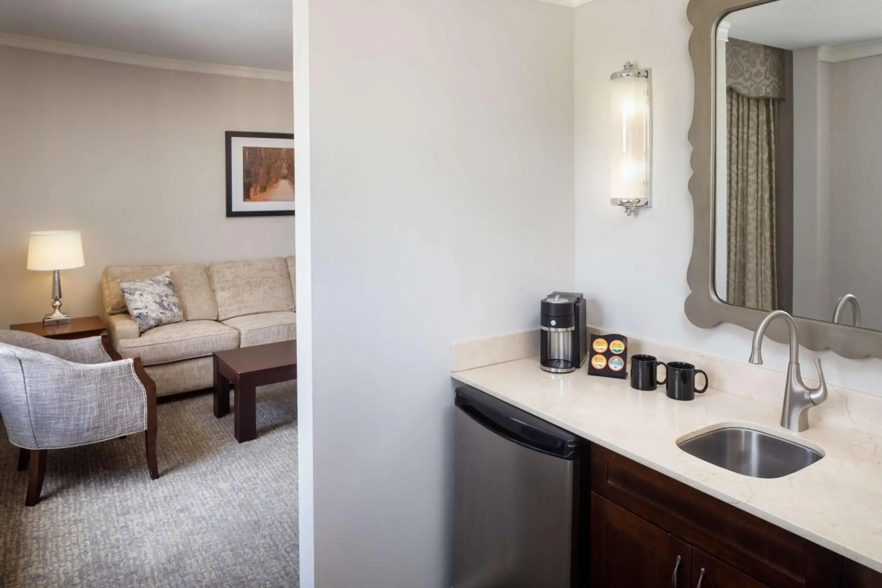 Parlor Queen Suite in The Elms Hotel & Spa, a Destination by Hyatt Hotel Parlor Queen Suite in The Elms Hotel & Spa, a Destination by Hyatt Hotel