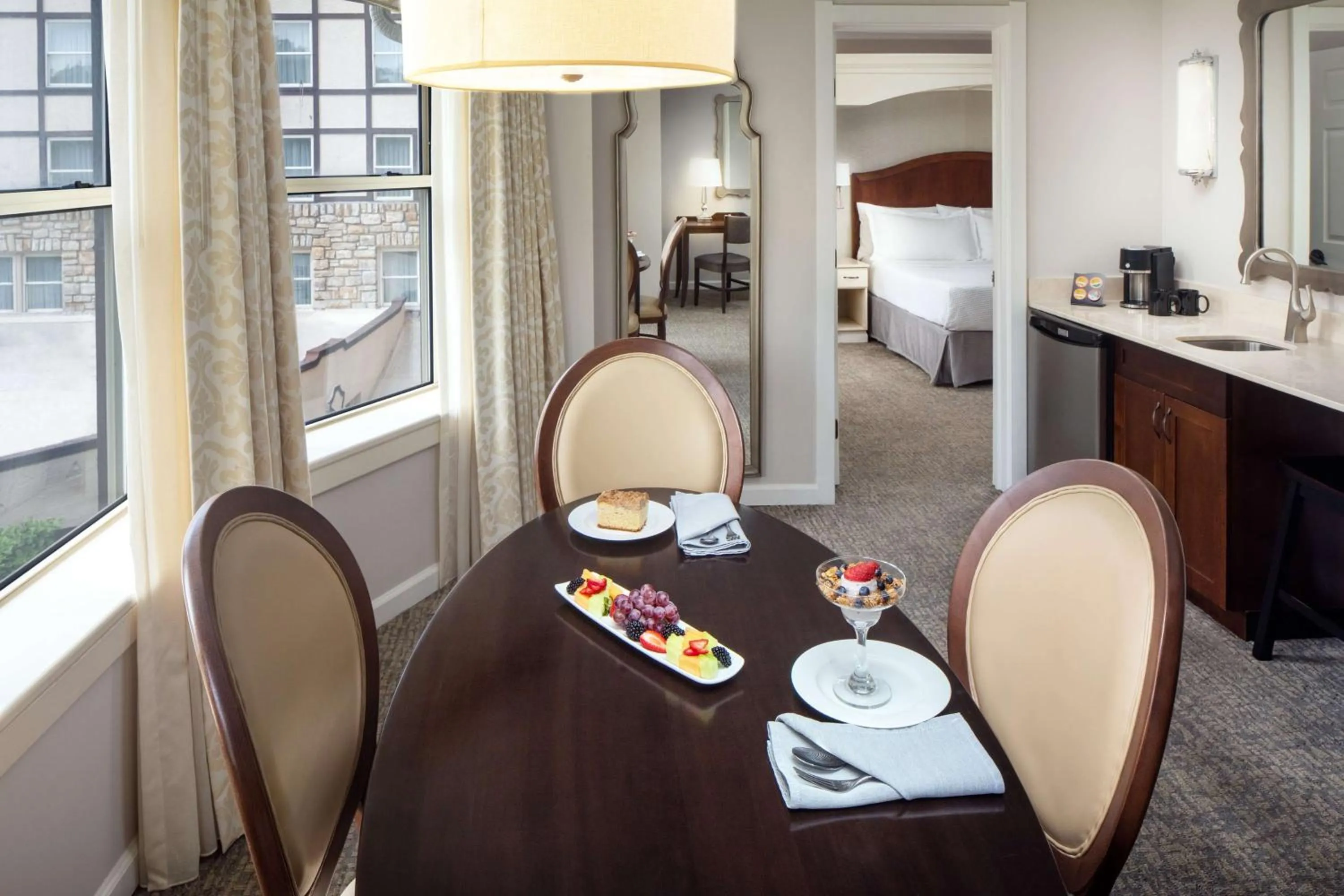 Restaurant/places to eat in The Elms Hotel & Spa, a Destination by Hyatt Hotel