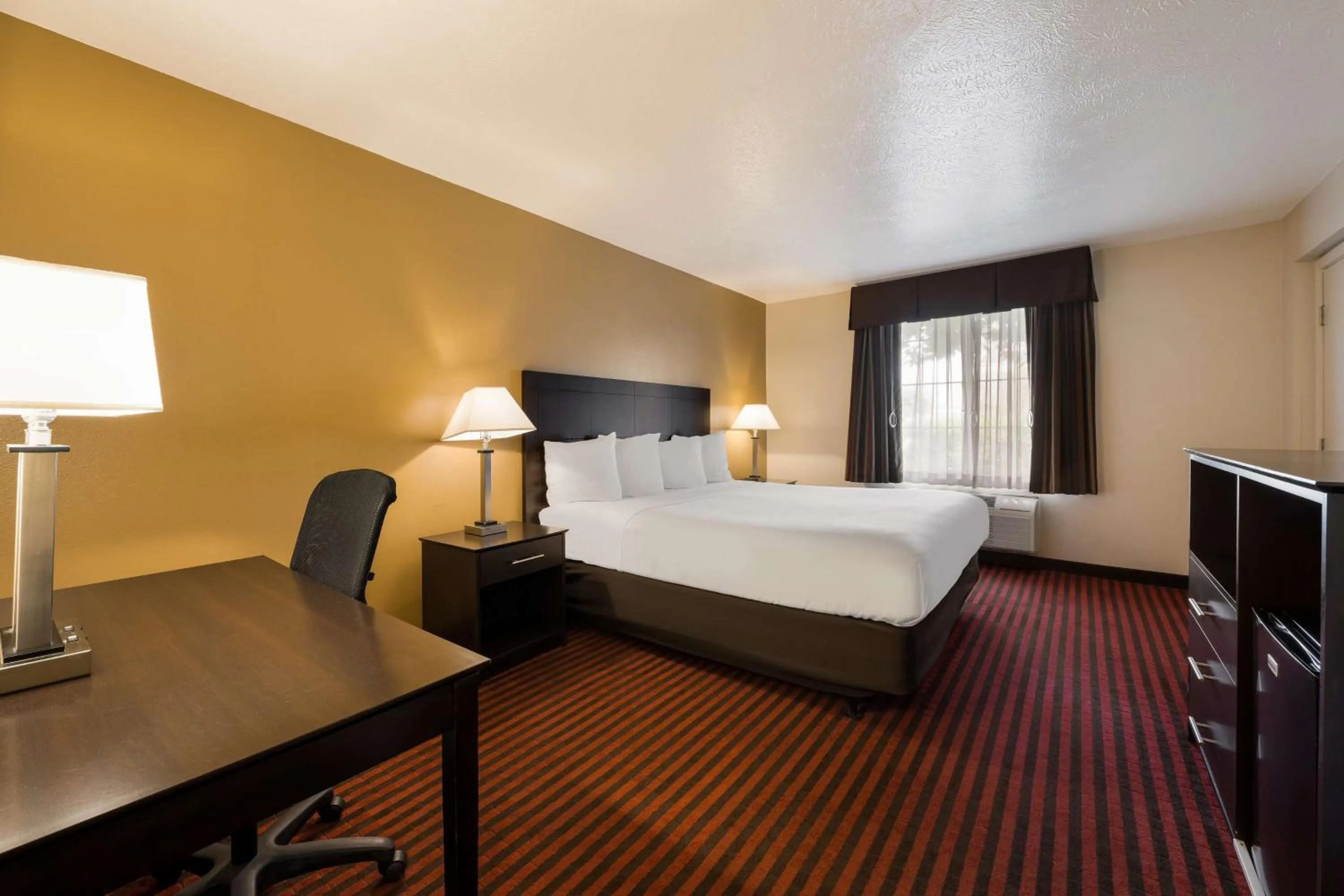 Bedroom, Bed in Best Western Salinas Valley Inn & Suites