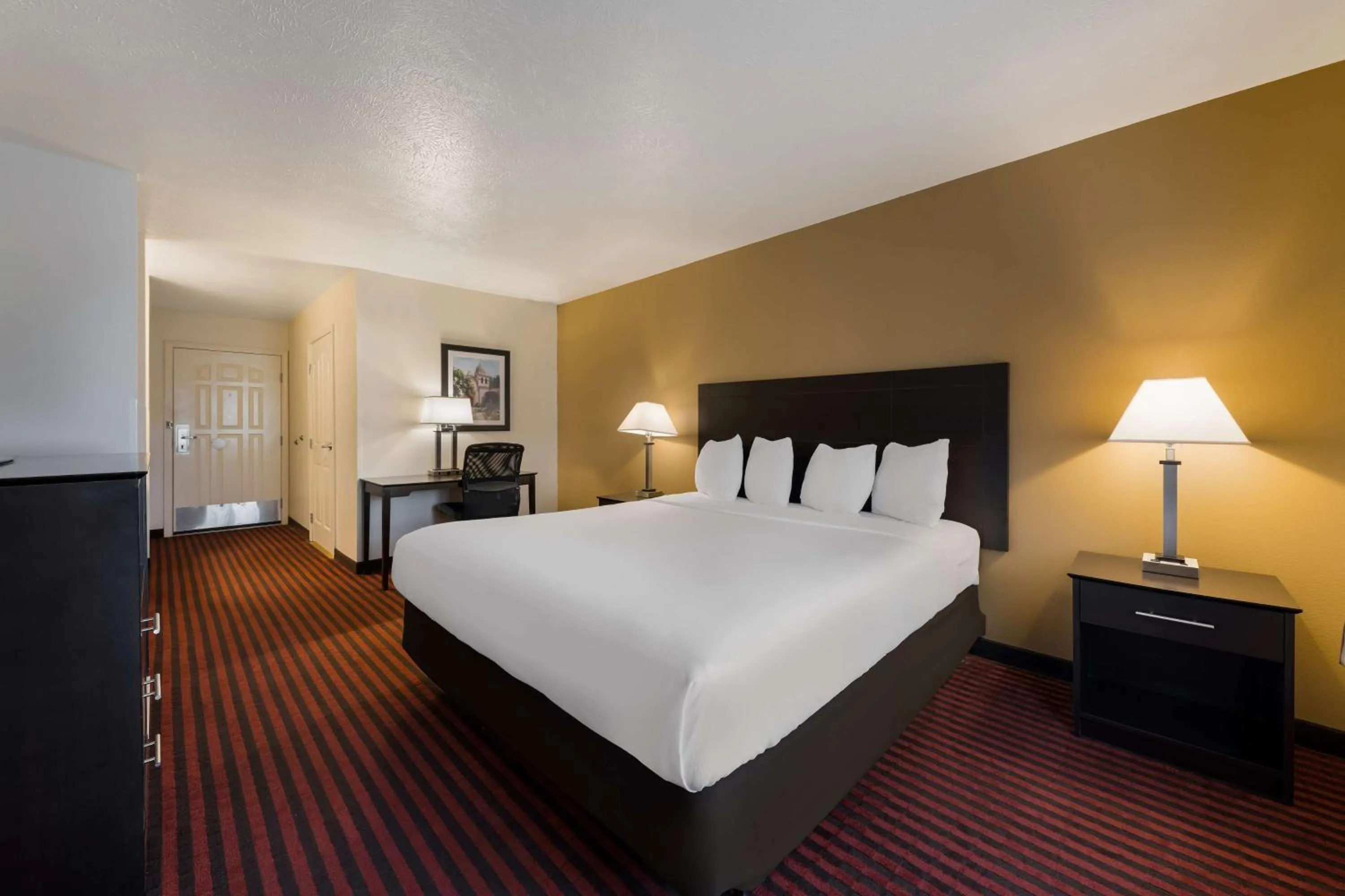 Bedroom, Bed in Best Western Salinas Valley Inn & Suites